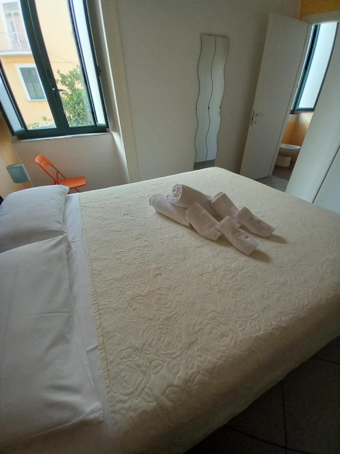 Double Room with Private Bathroom - Photo 19