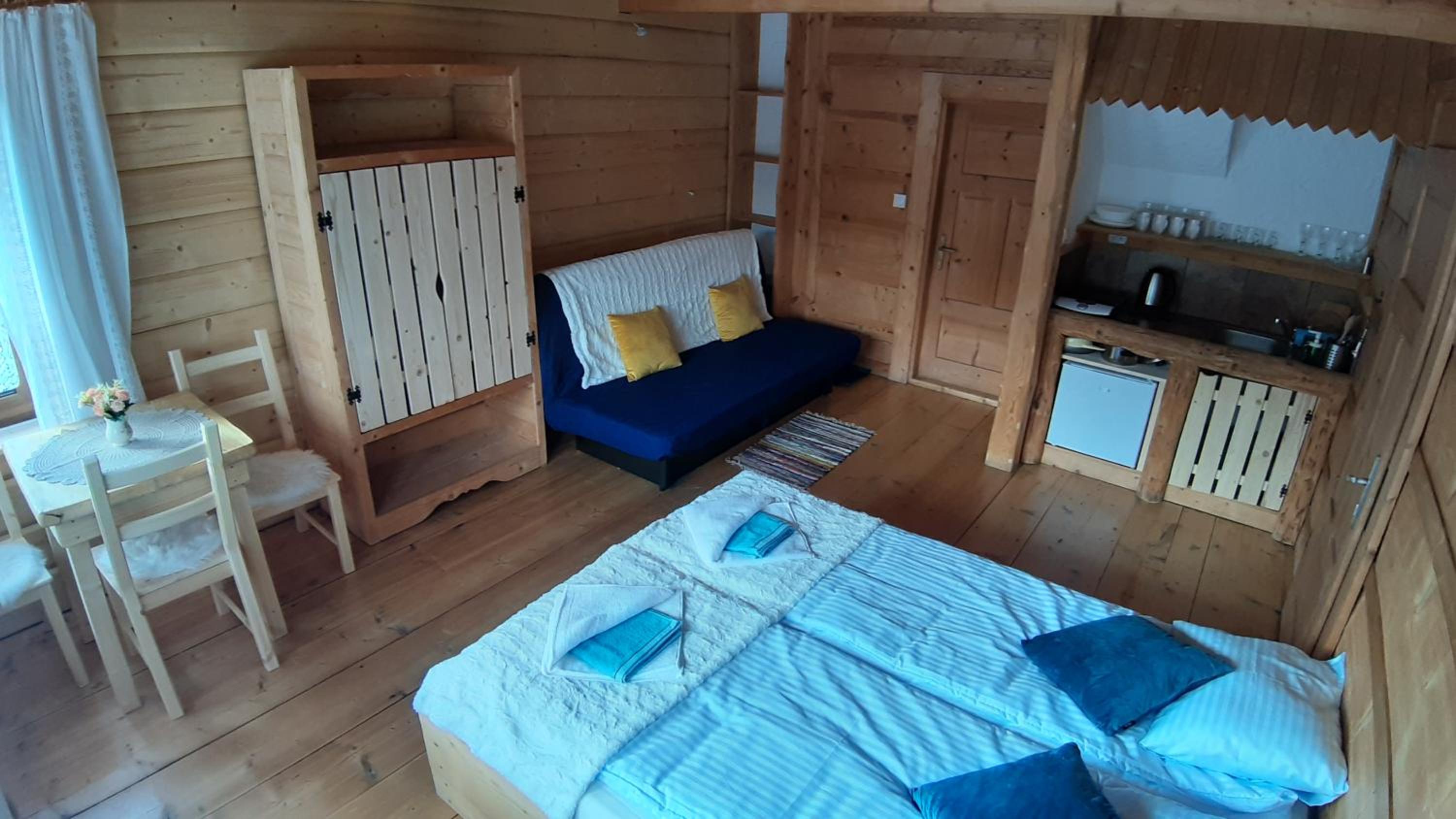 Quadruple Room with Private Bathroom photo 2
