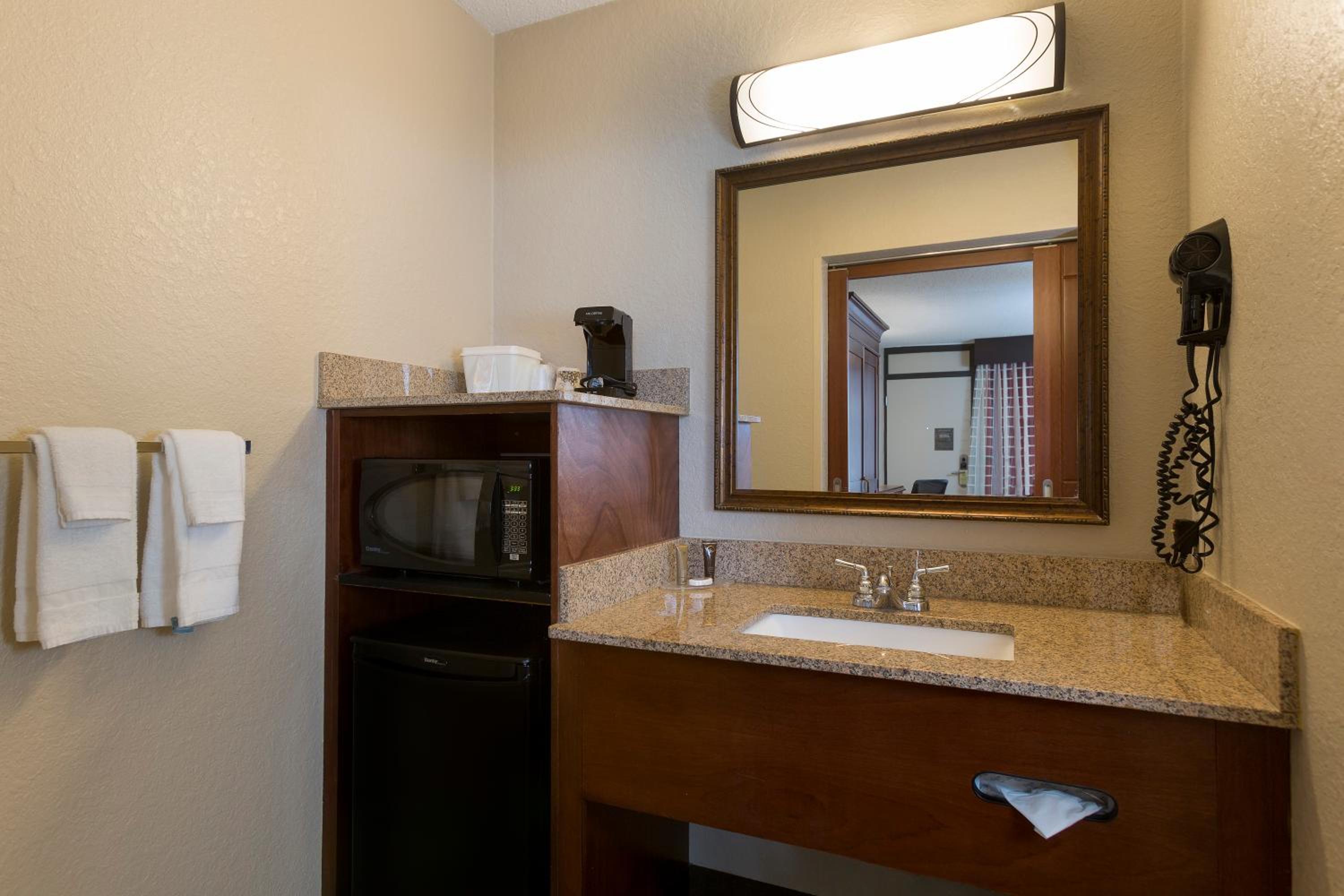 Available room thumbnail 6