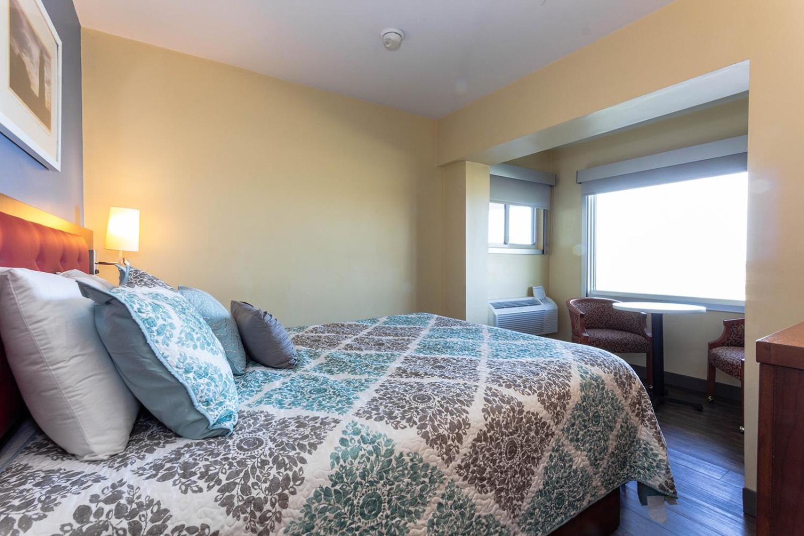Full Ocean View 1 Queen Bed (FOV1QB)