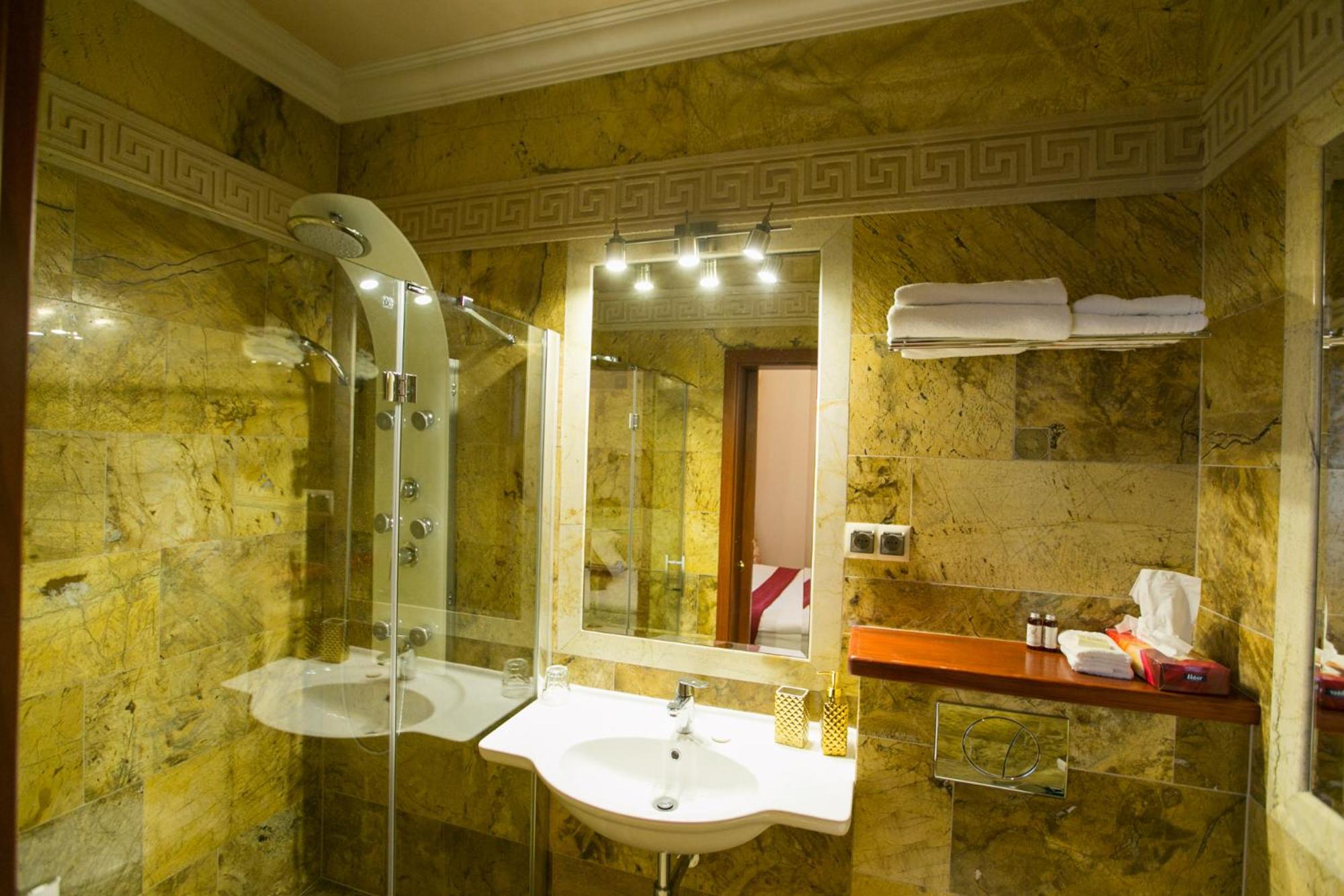 Superior Triple Room photo 3