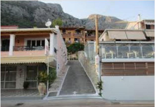 Two-Bedroom Apartment with Balcony and Sea View photo 2