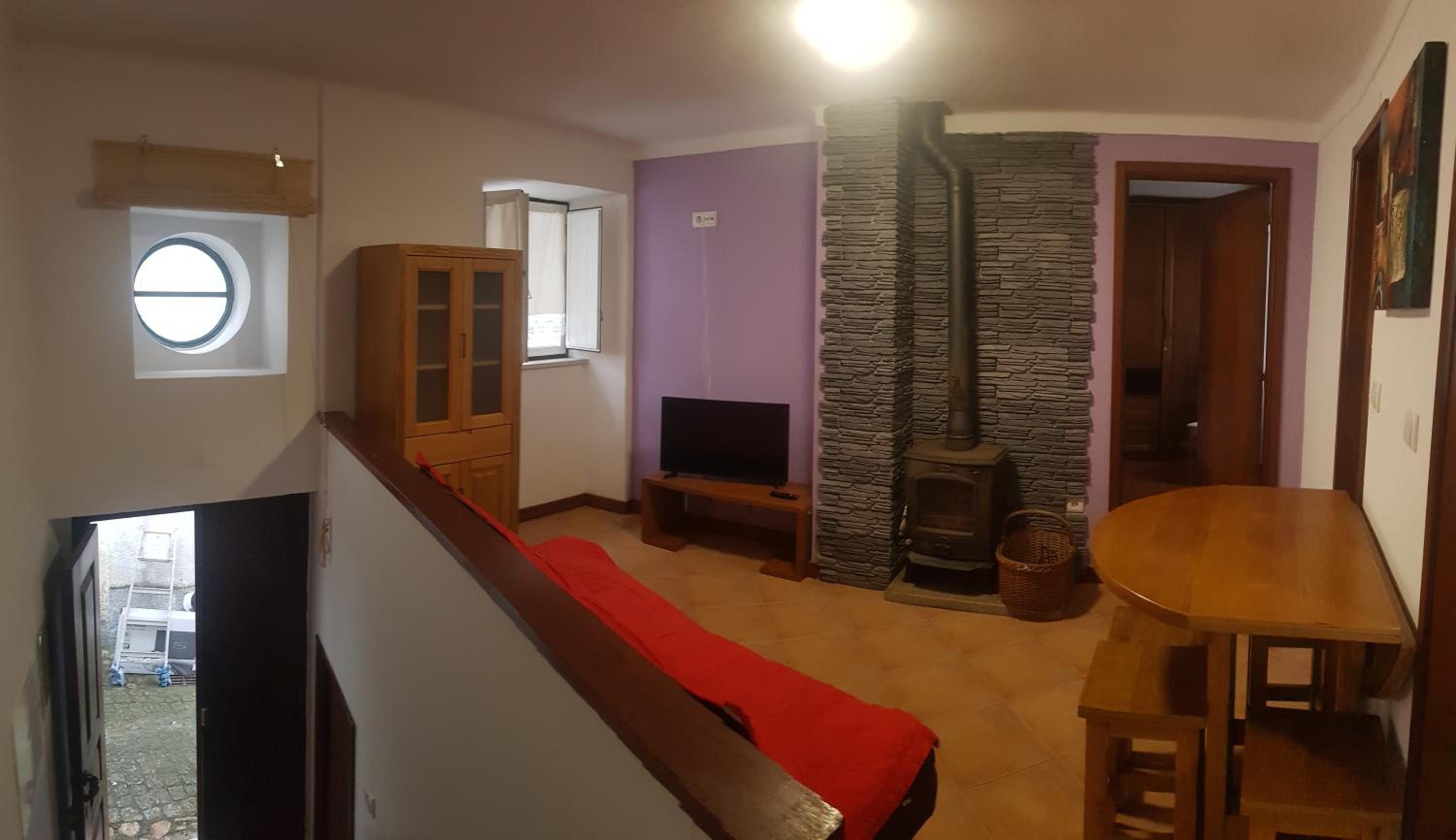 One-Bedroom Apartment - Photo 3