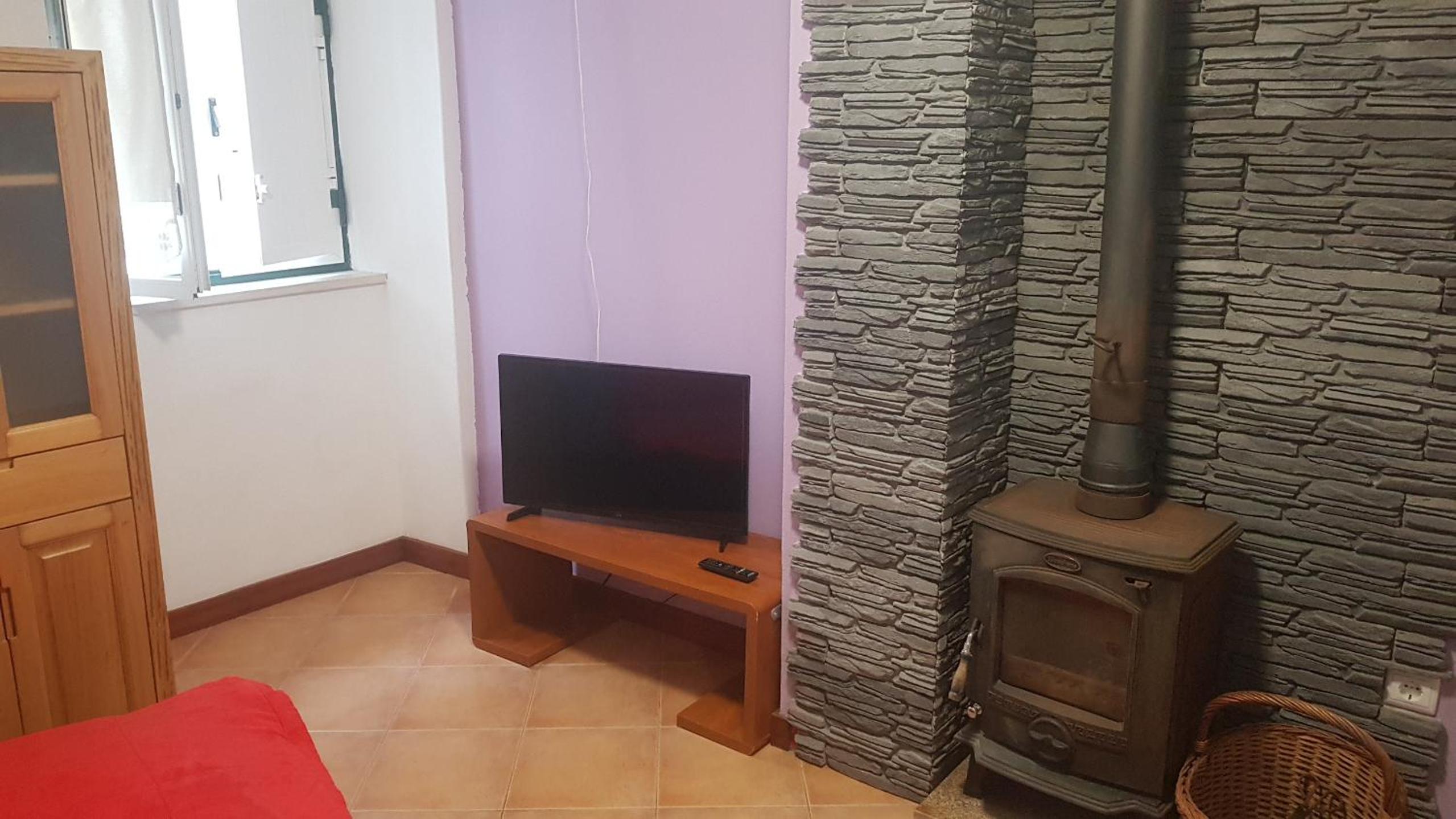 One-Bedroom Apartment - Photo 2