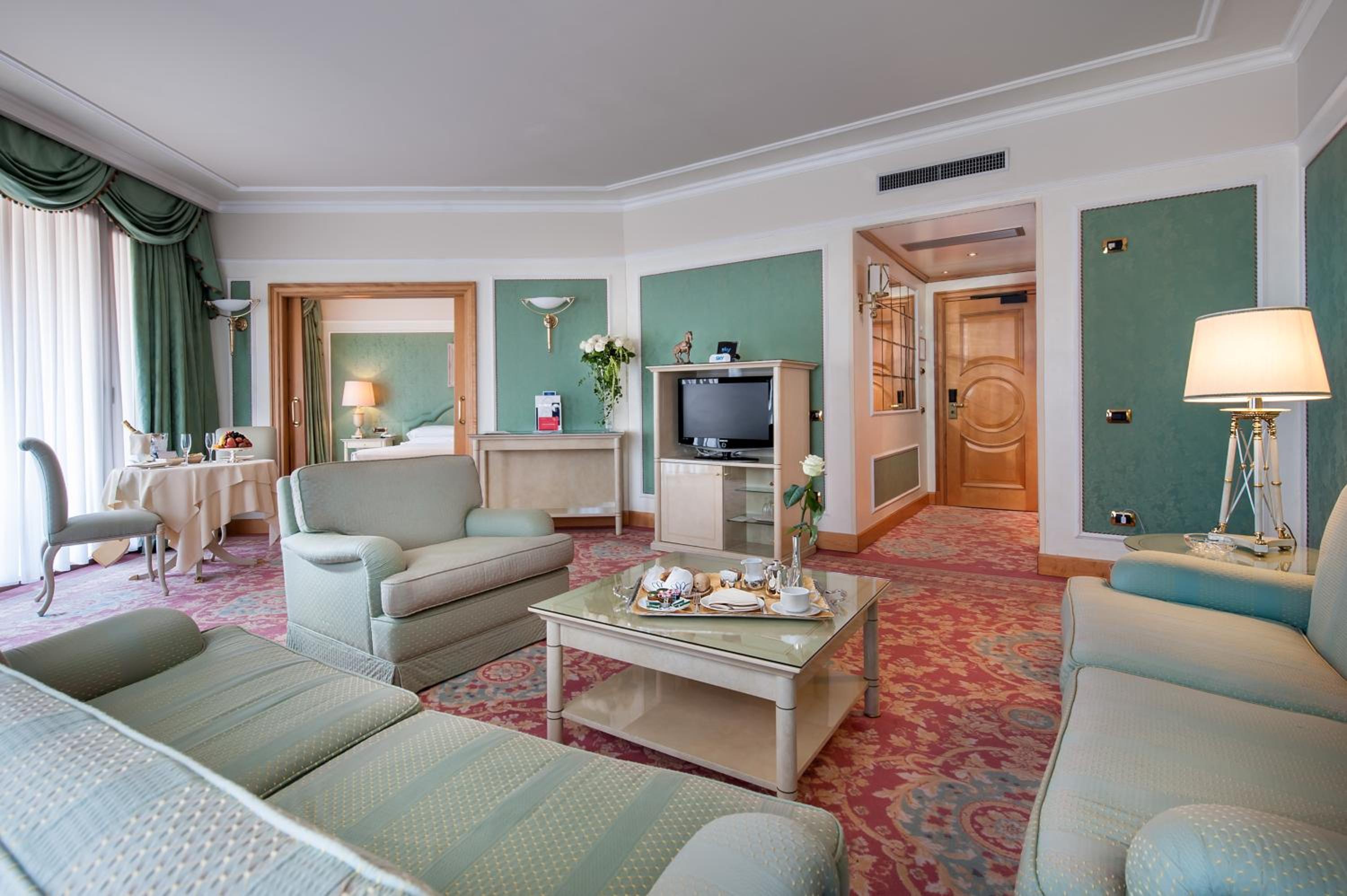 Suite - Photo 3