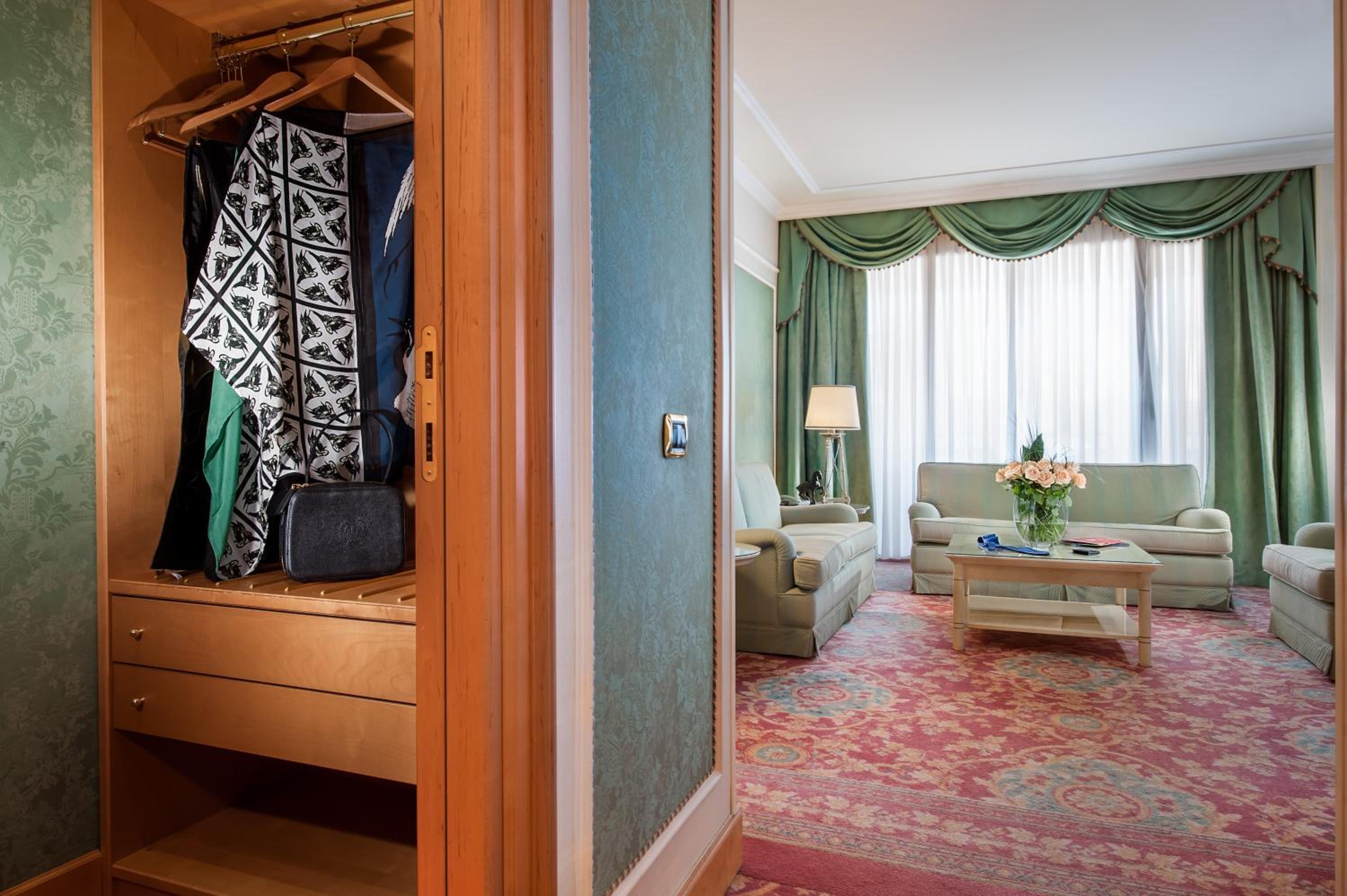 Suite - Photo 5