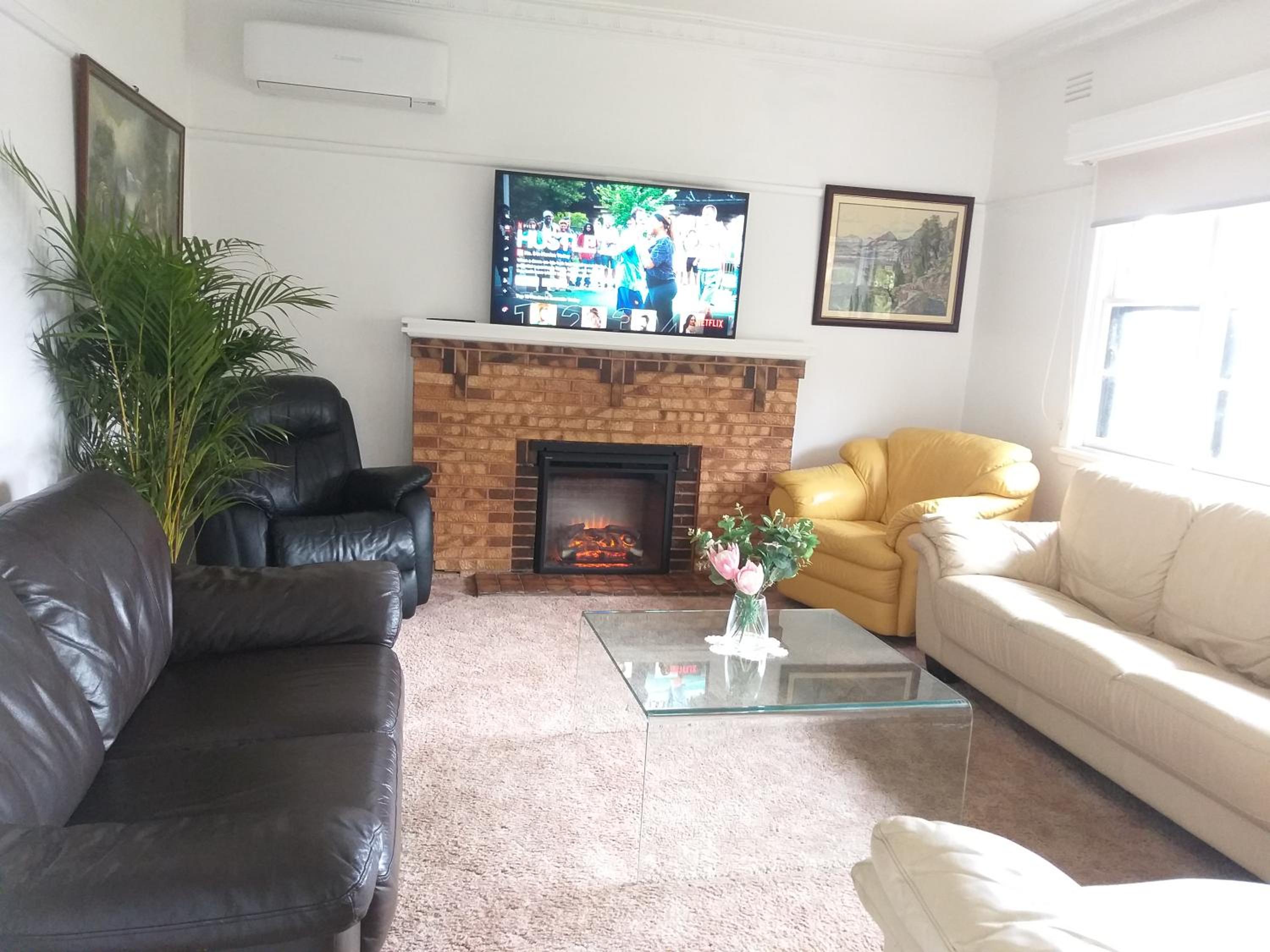 Three-Bedroom House photo 2