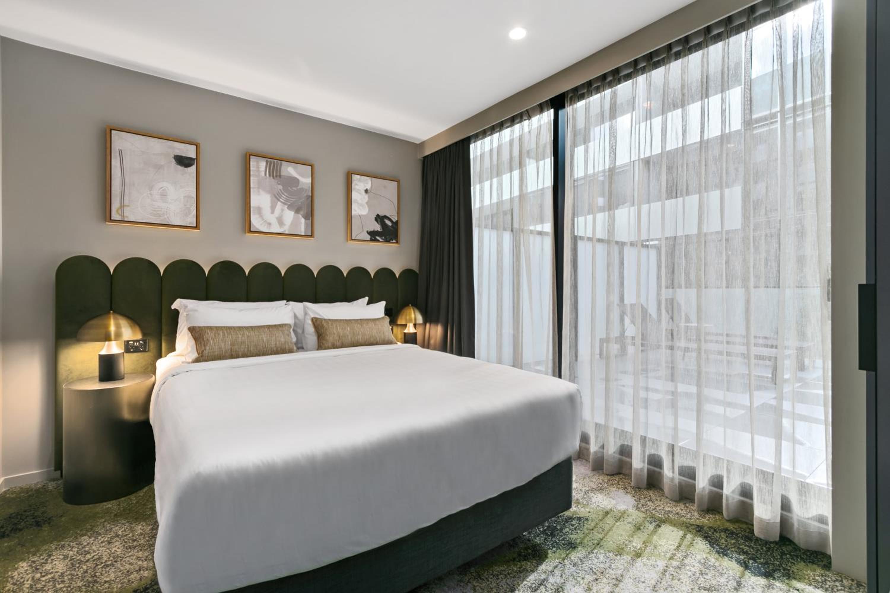 One-Bedroom Apartment with King Bed - Photo 4