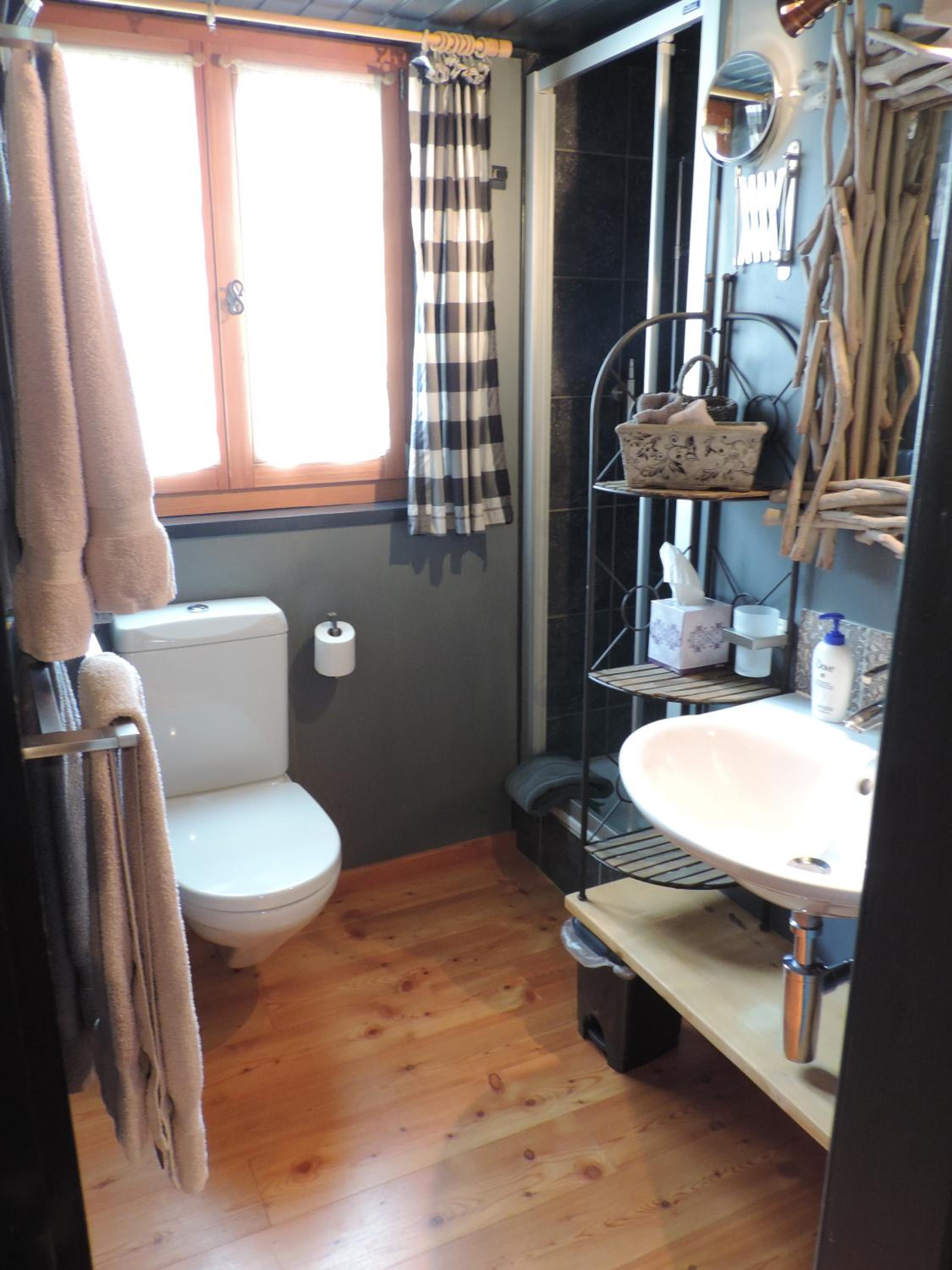 Family Suite with Shower photo 3