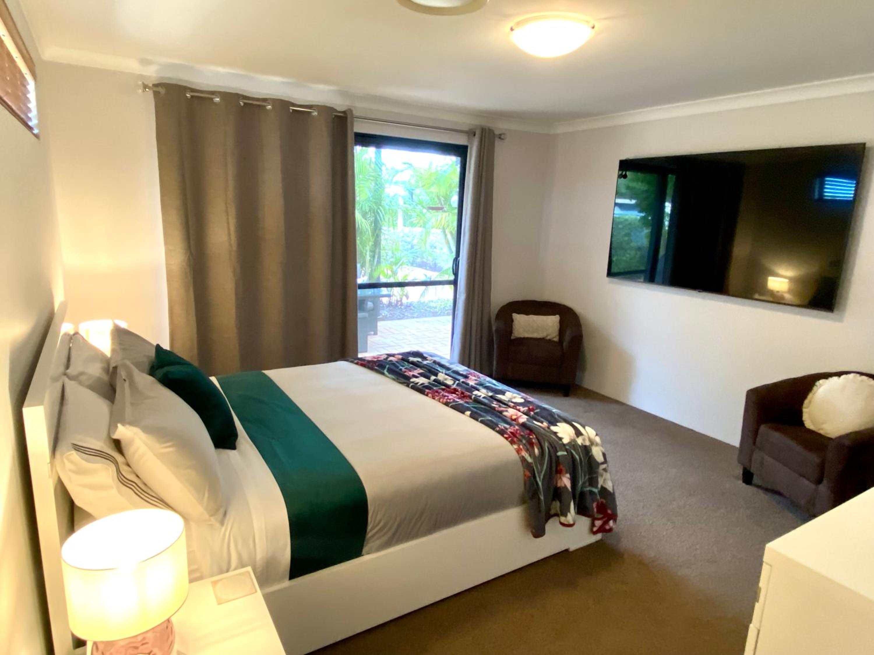 Deluxe King Room photo 2