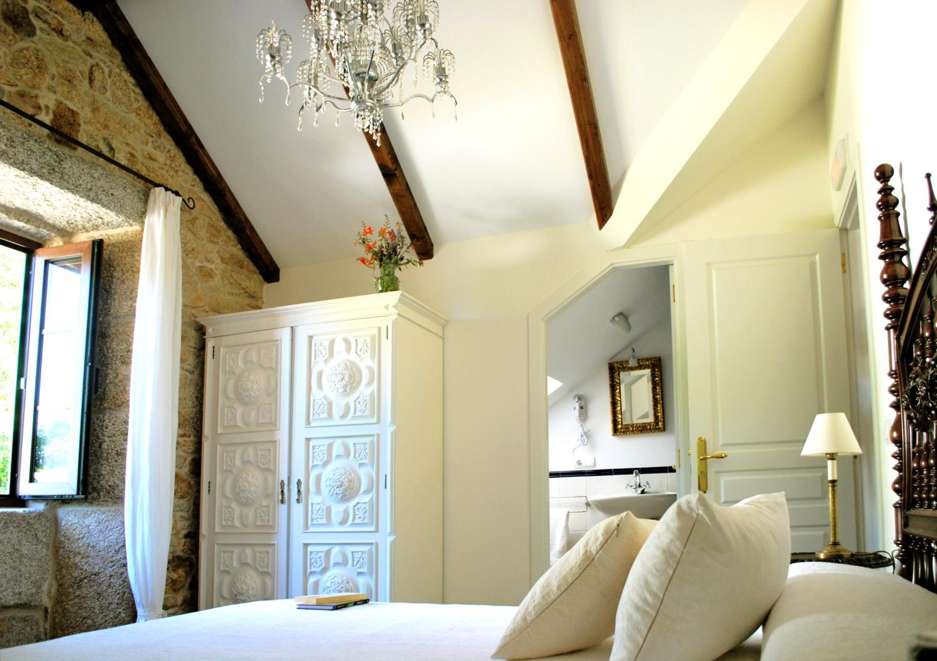 Standard Double or Twin Room - Photo 12