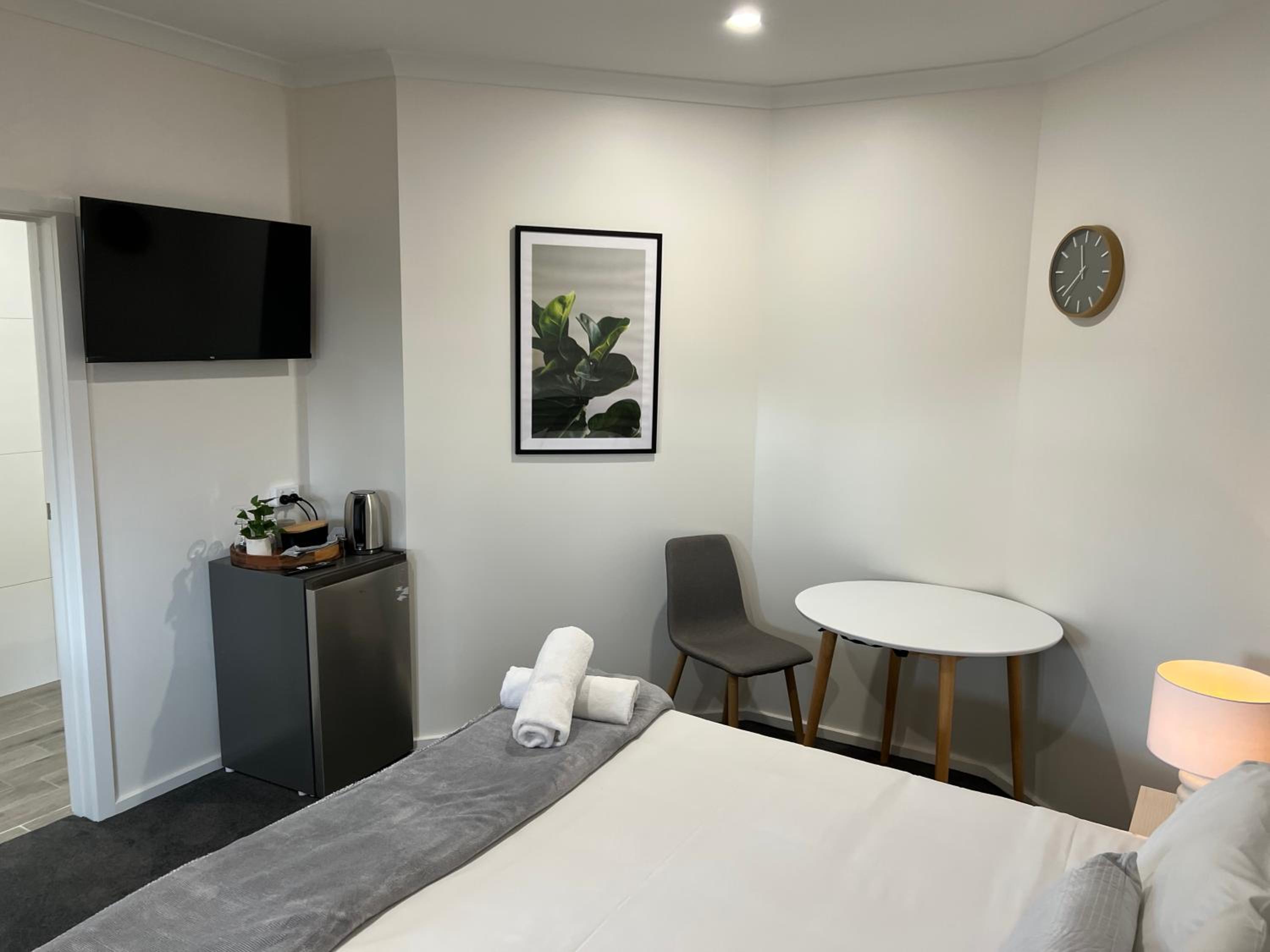 Deluxe King Room - Photo 1