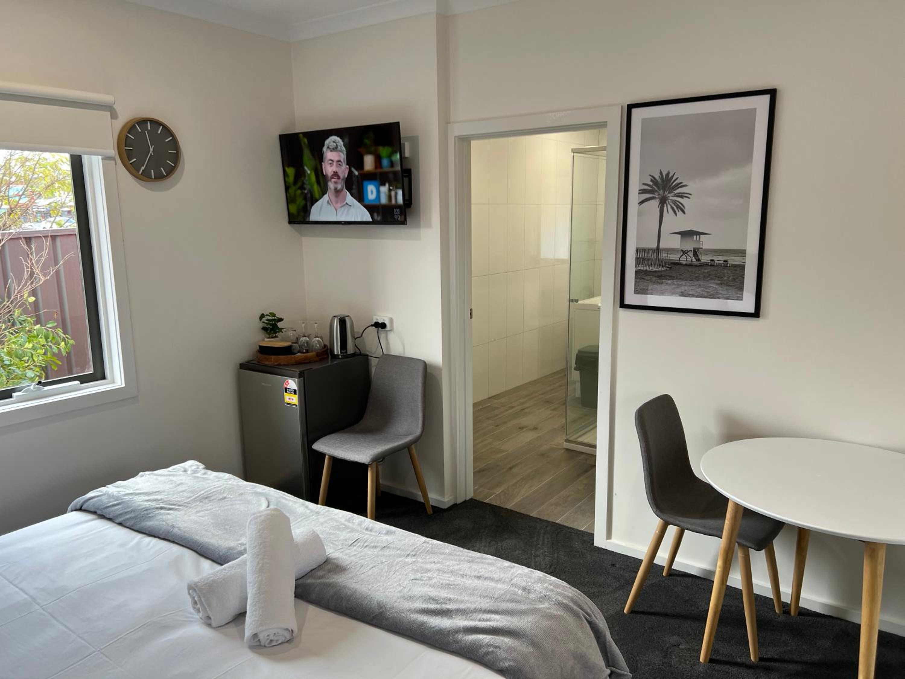 Deluxe King Room - Photo 3