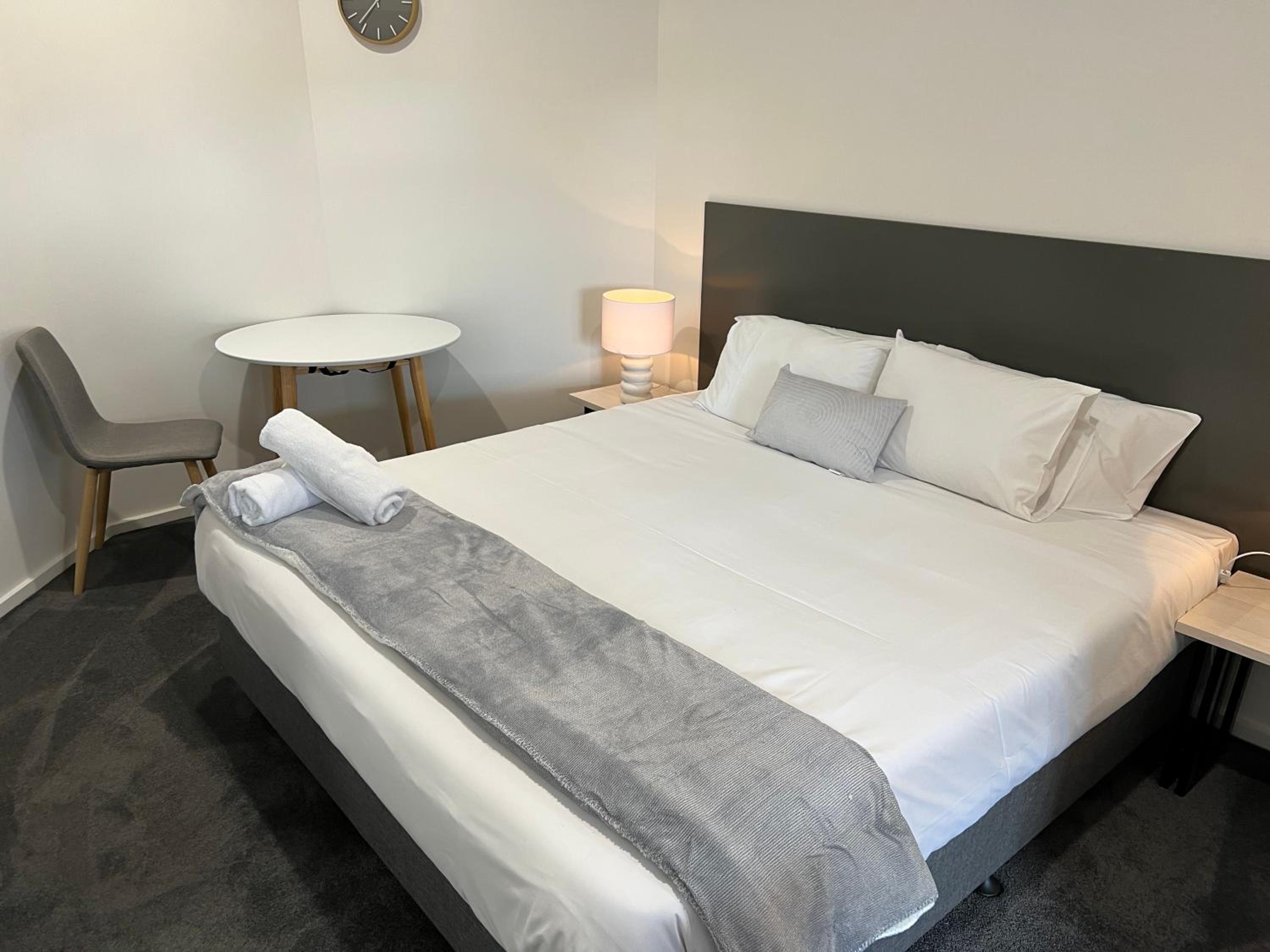 Deluxe King Room - Photo 2