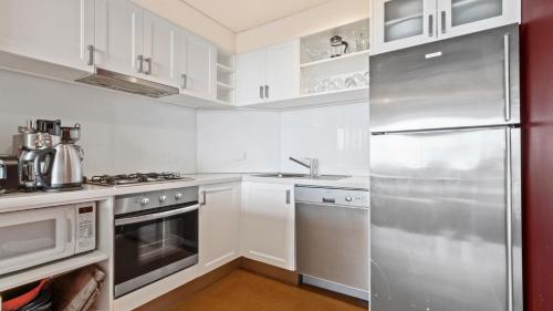 Four-Bedroom House - Photo 5