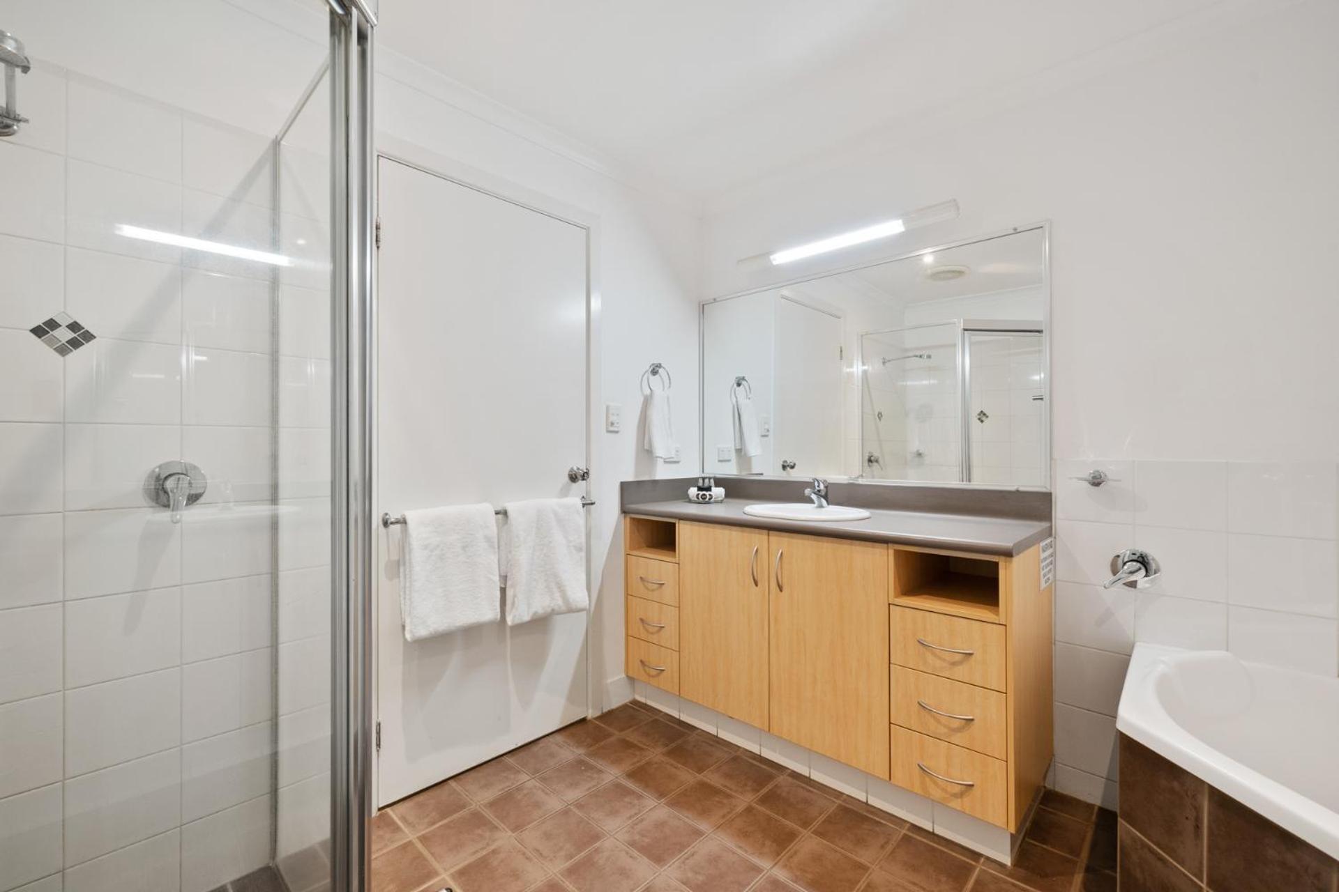 1 Bedroom Spa Apartment - Photo 8