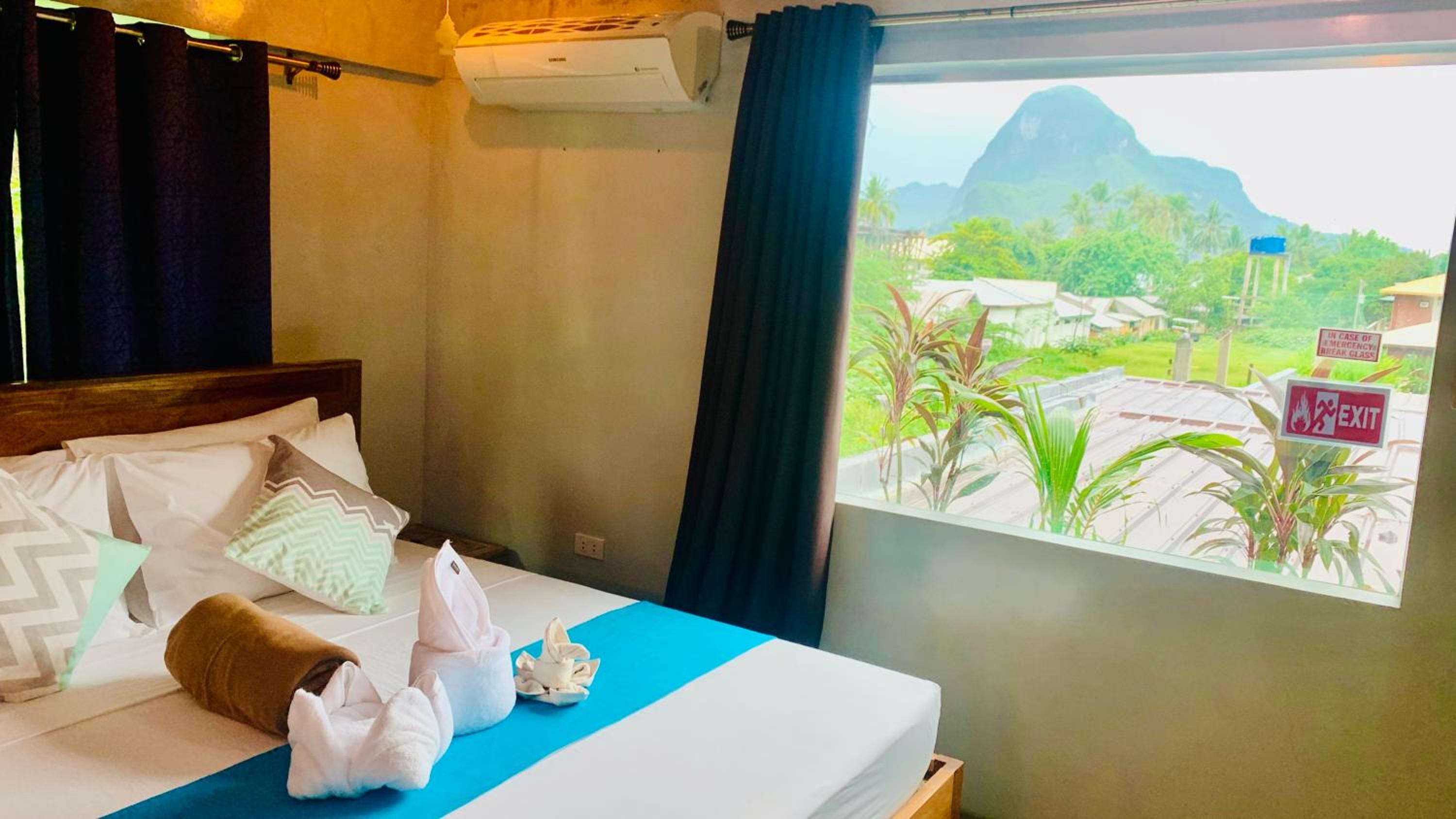 Suite with Mountain View - Photo 14