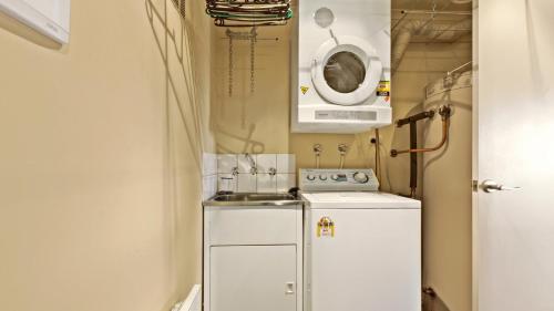 Three-Bedroom Apartment photo 2