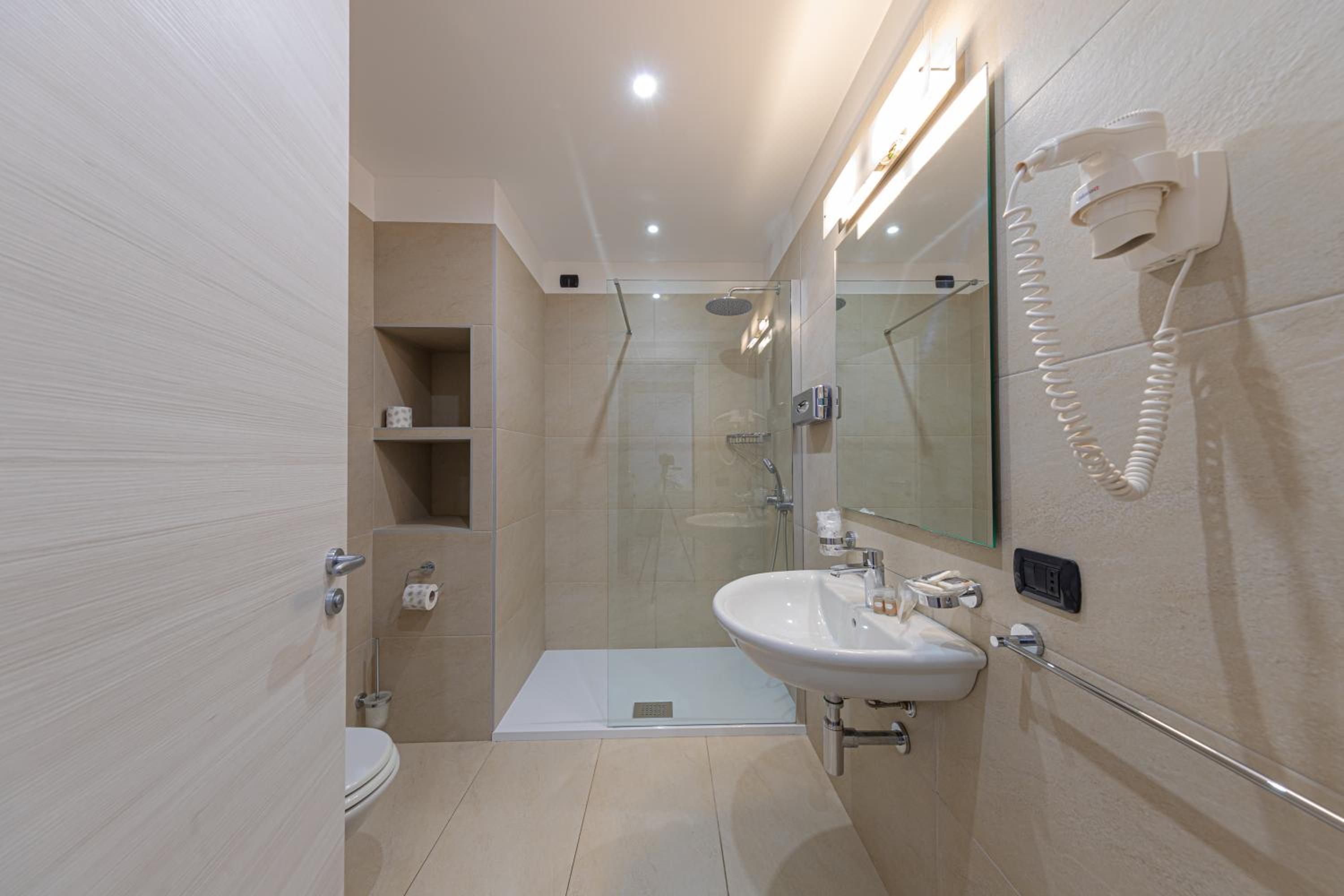 Triple Room with Garden View - Photo 6