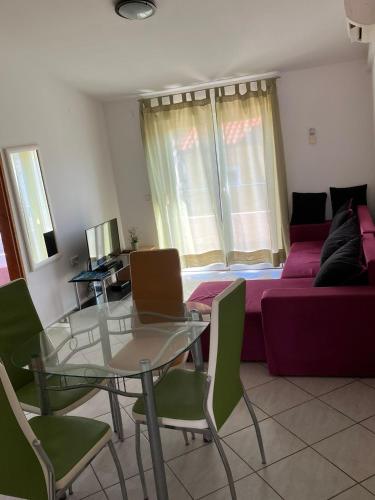 Two-Bedroom Apartment with Balcony photo 2