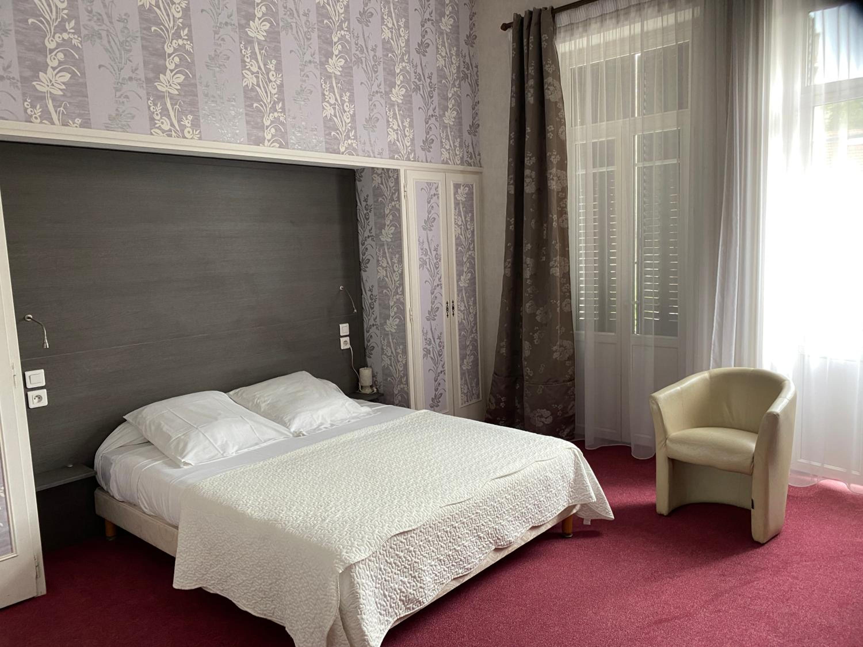 Double Room - Photo 9