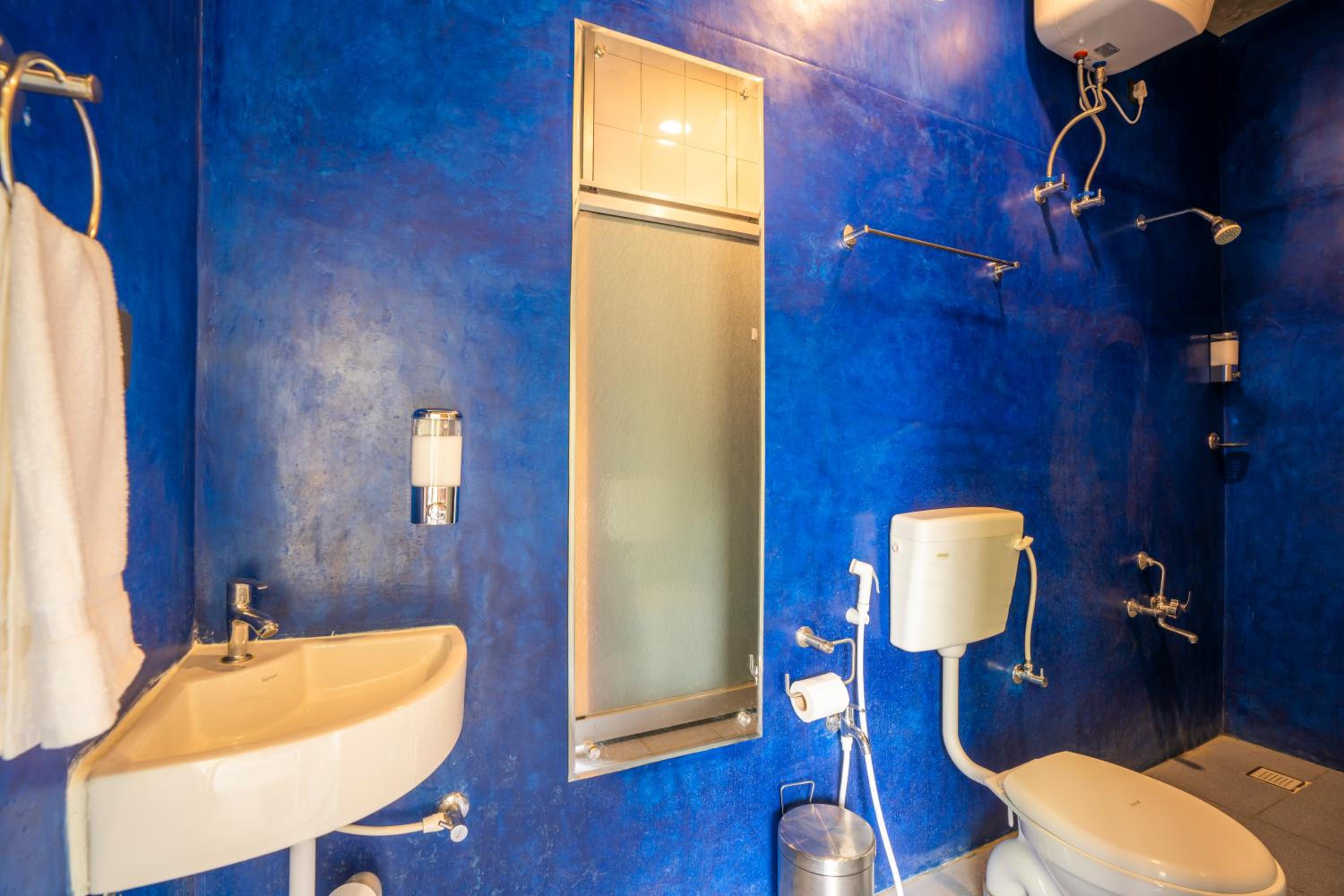 Deluxe Private A/C Room with Ensuite Bathroom - Photo 5