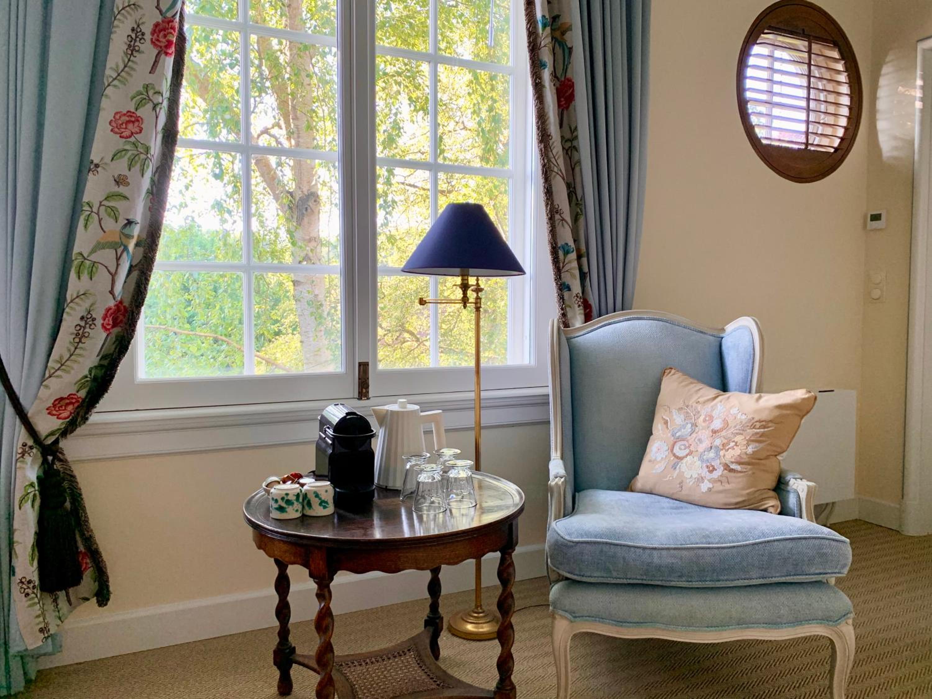 Deluxe Double Room with Bath - Photo 7