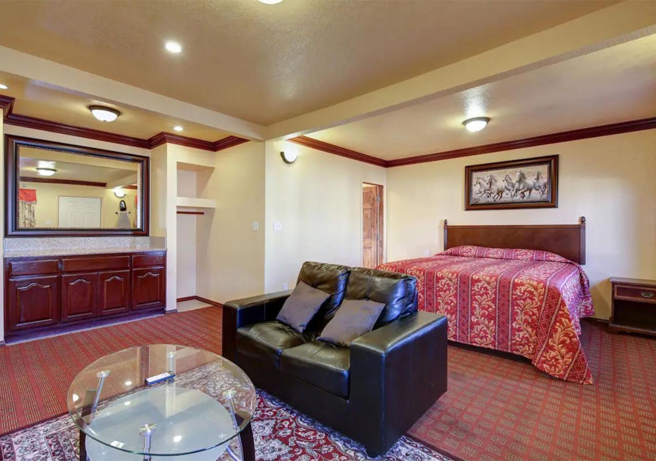 Deluxe King Room photo 1