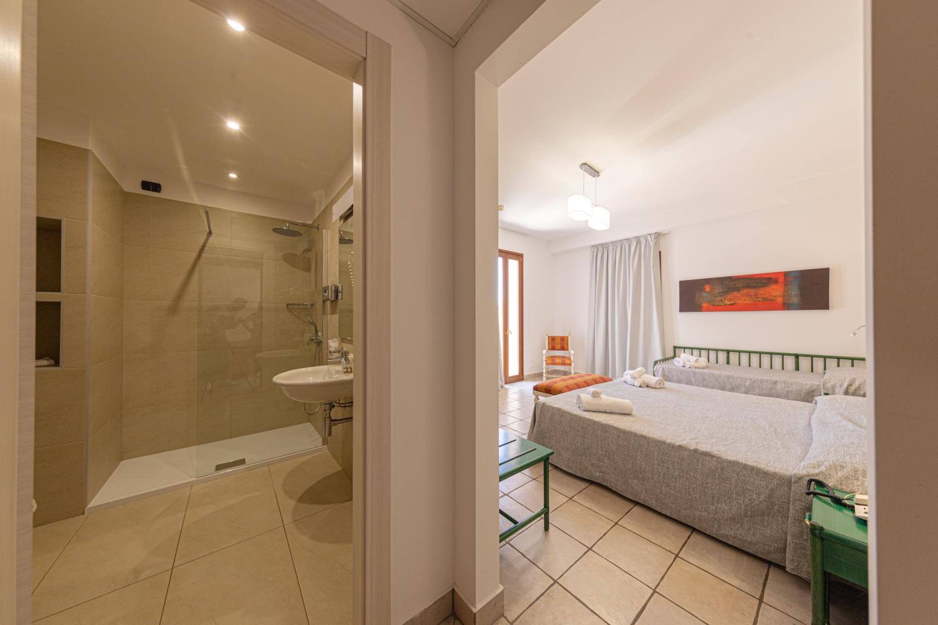 Triple Room with Garden View - Photo 3