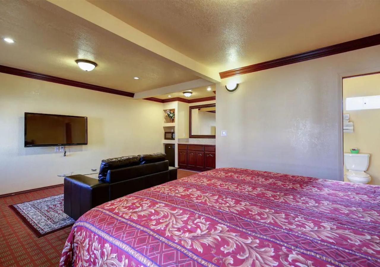 Deluxe King Room photo 3