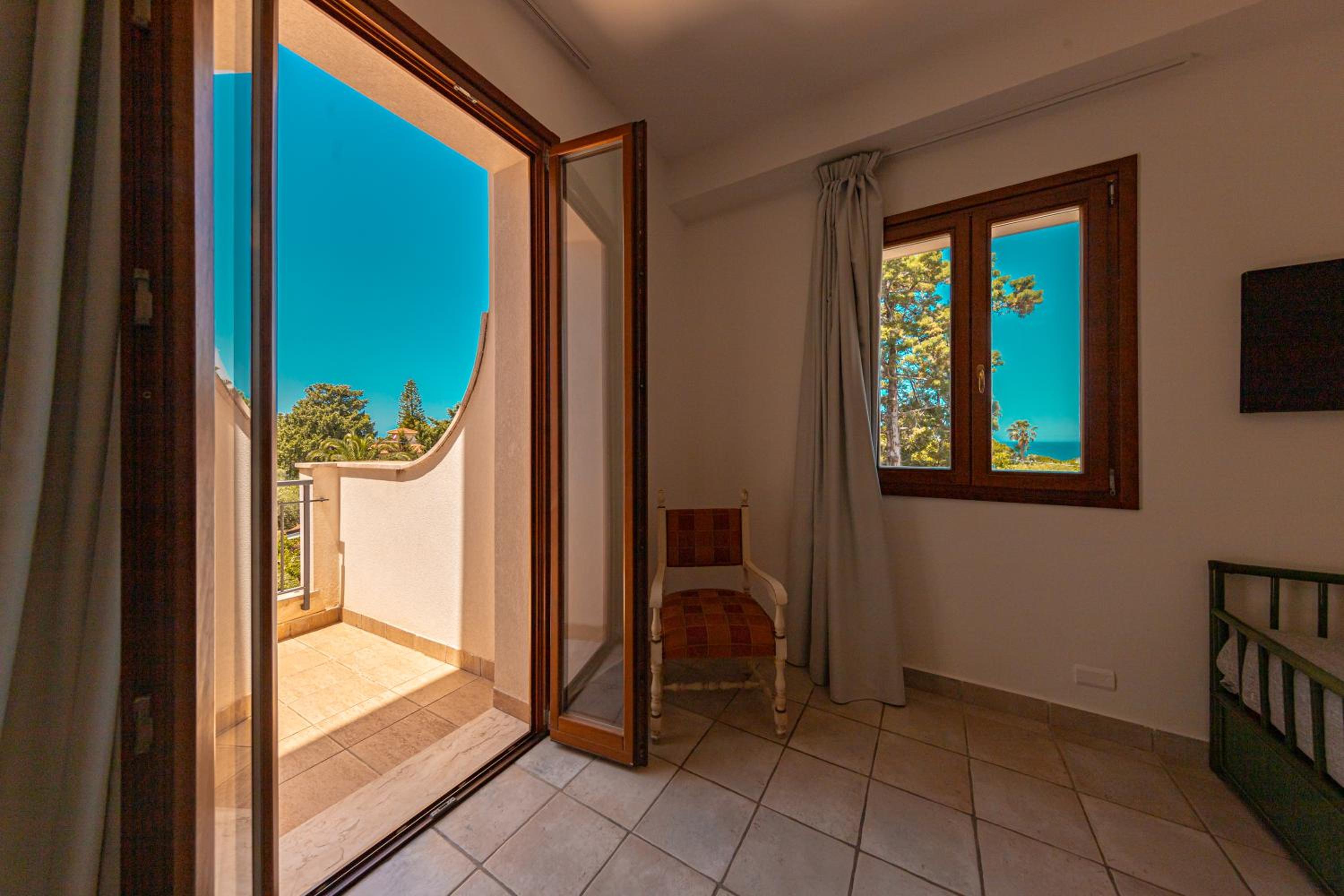 Triple Room with Garden View - Photo 5