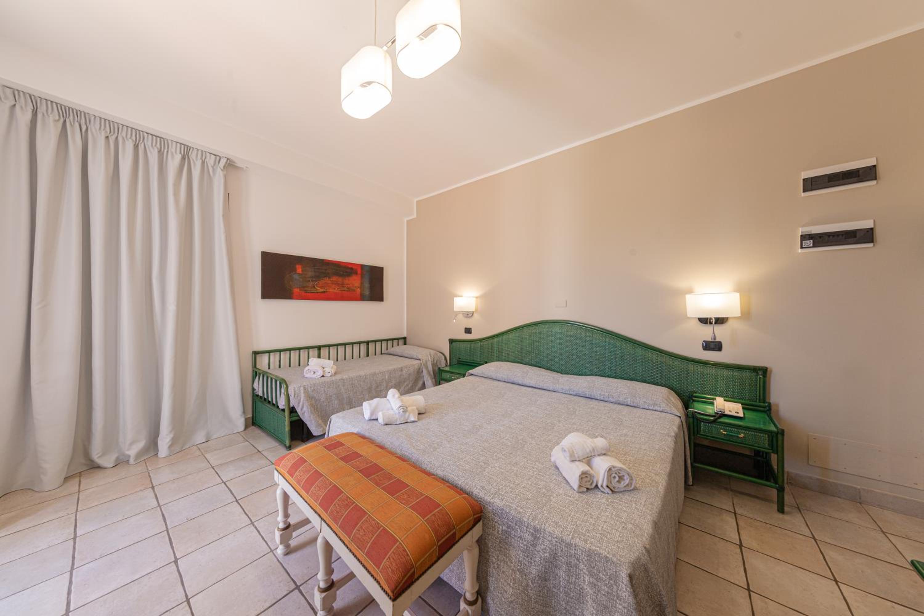 Triple Room with Garden View - Photo 10