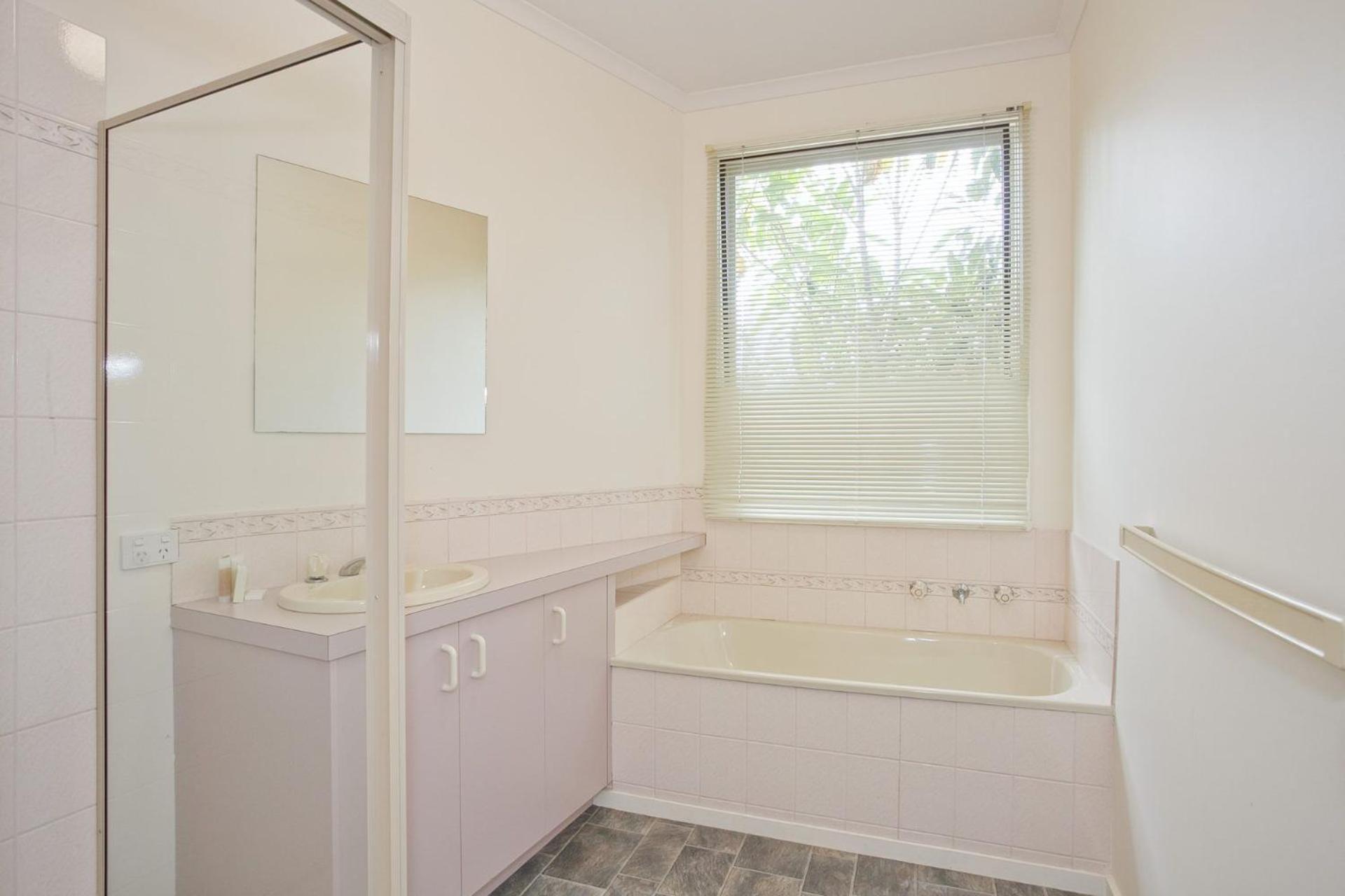 Three-Bedroom House photo 3