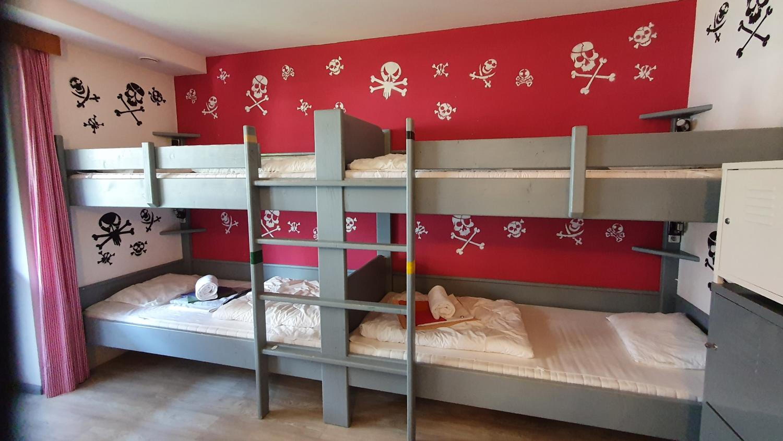 Bed in 6-Bed Mixed Dormitory Room with Shared Bathroom and Toilet photo 3