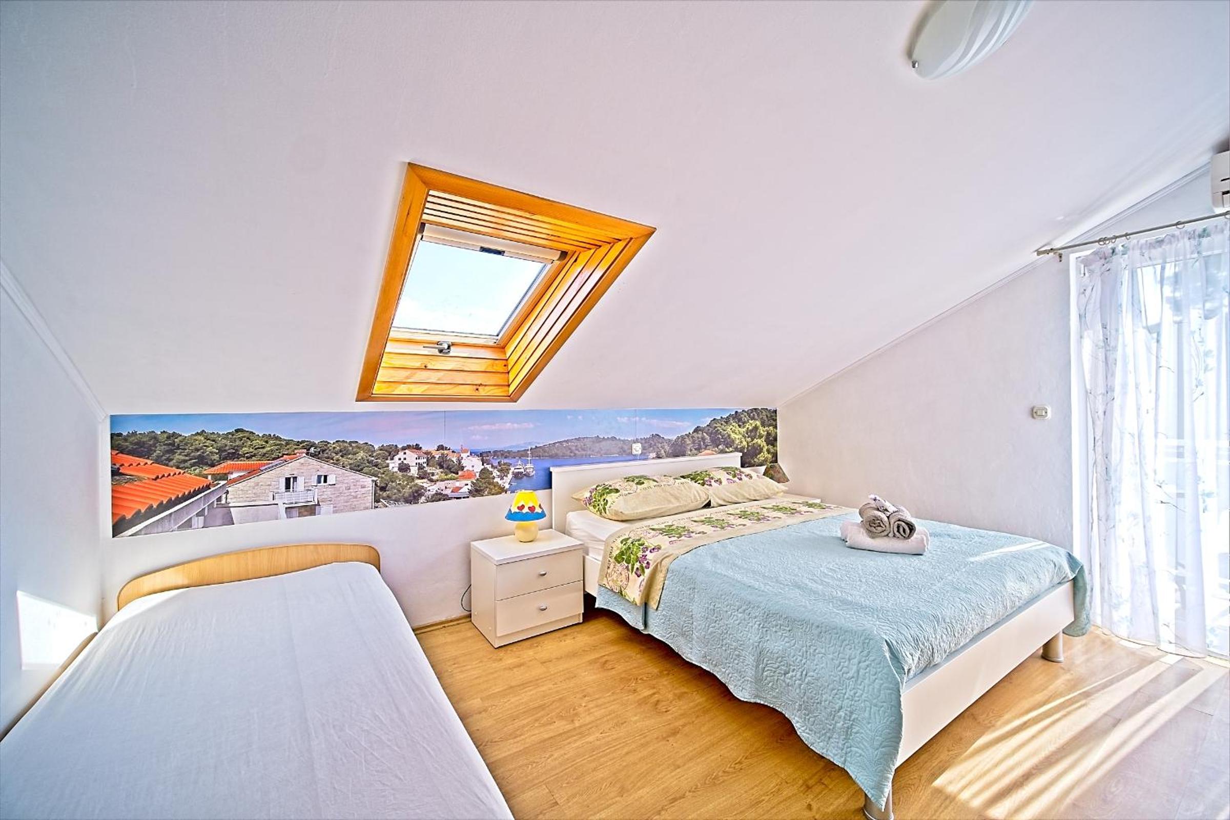 One-Bedroom Apartment with Balcony and Park View photo 1