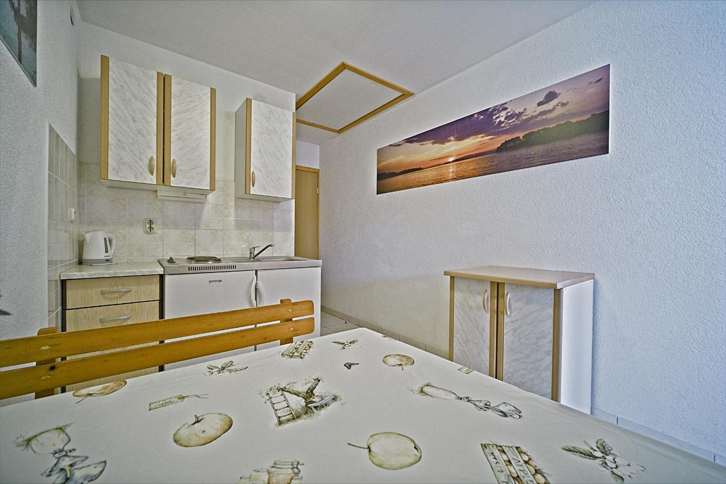 One-Bedroom Apartment with Balcony and Park View photo 3