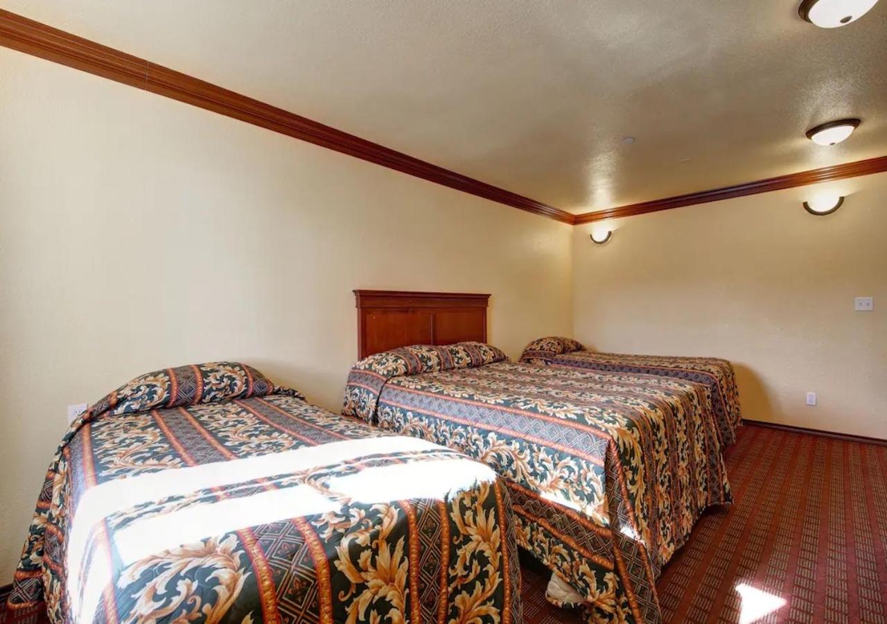 Deluxe Family Room photo 2
