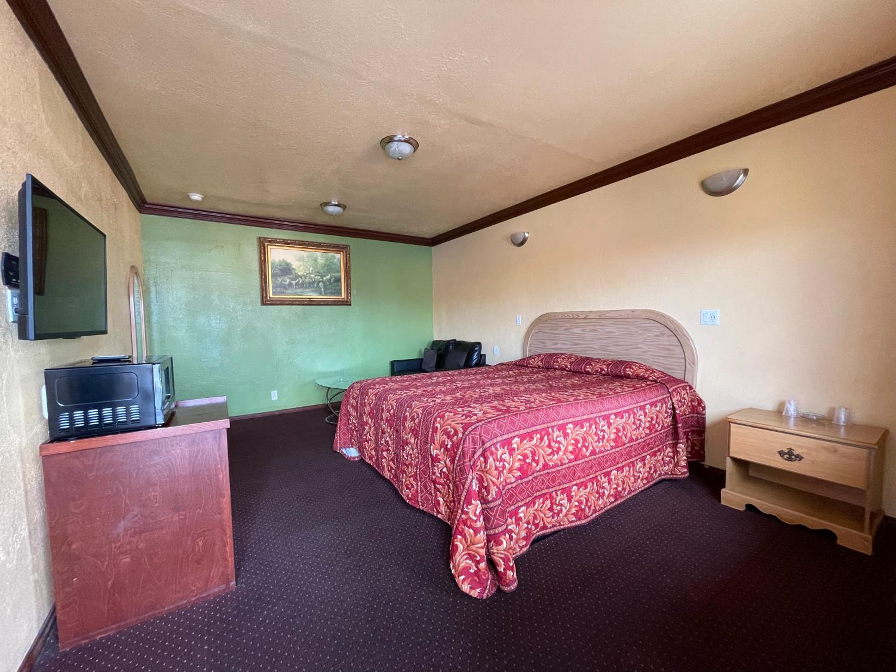 Standard King Room photo 3