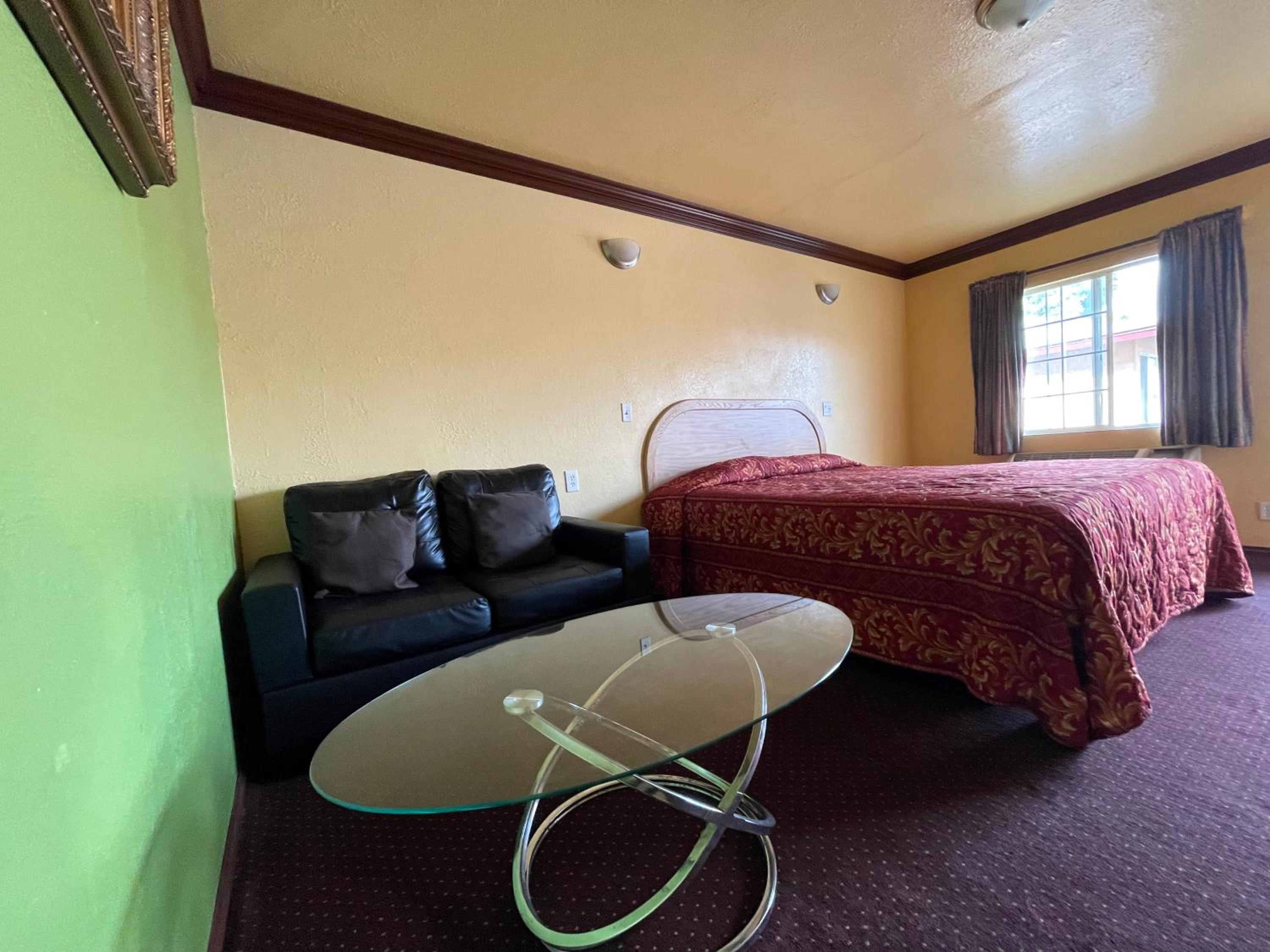 Standard King Room photo 2