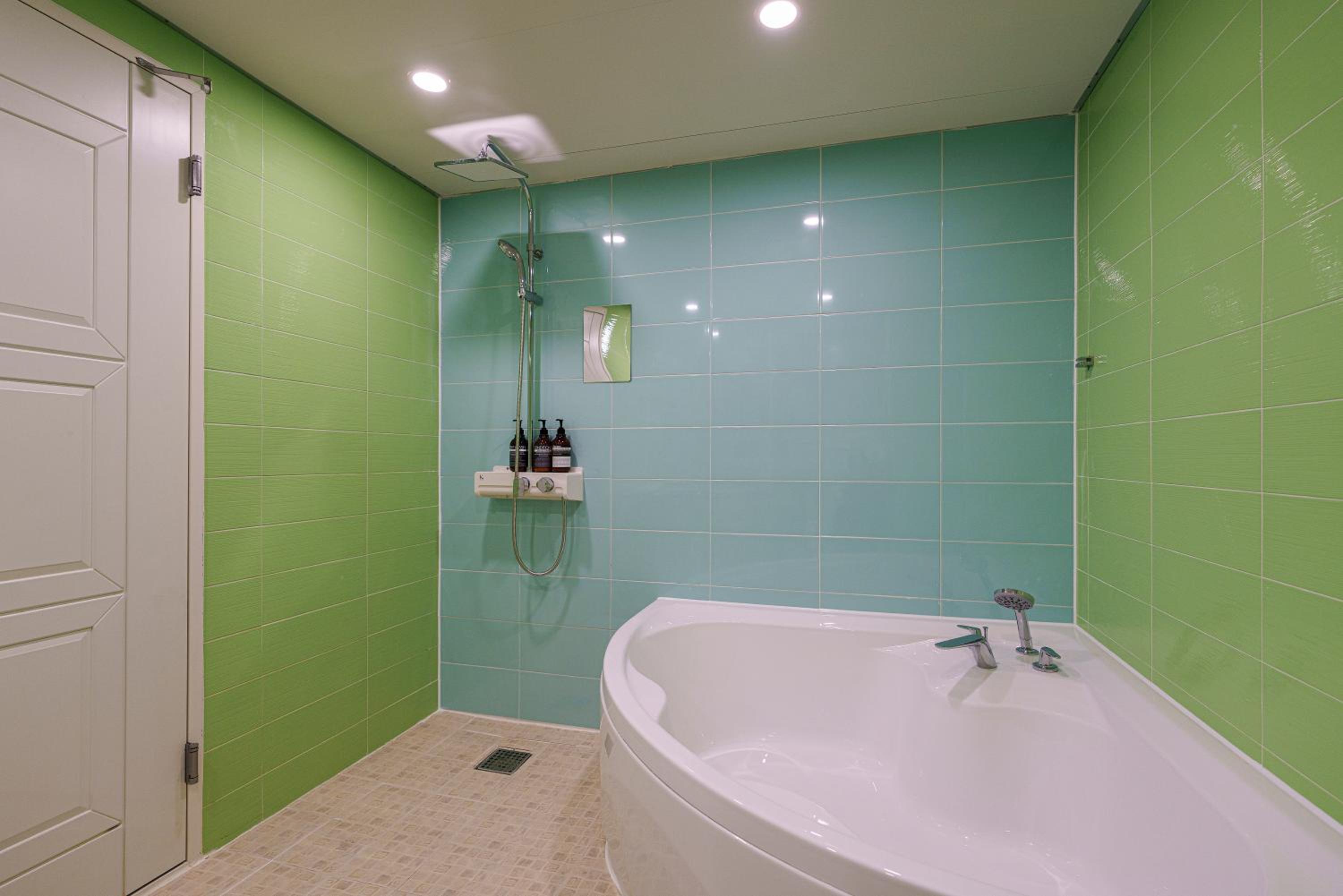 Suite - Photo 2
