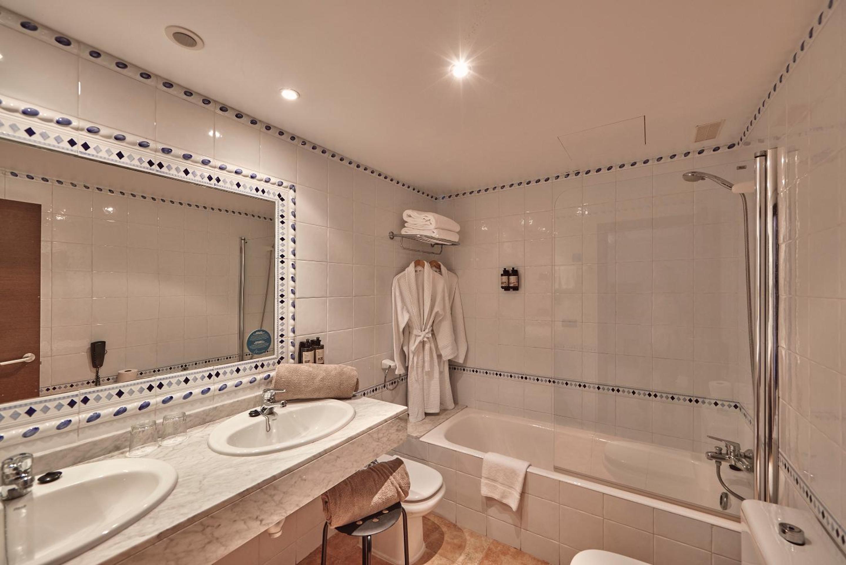 Suite with Terrace and Sea View - Spa Access Not Included - Photo 4