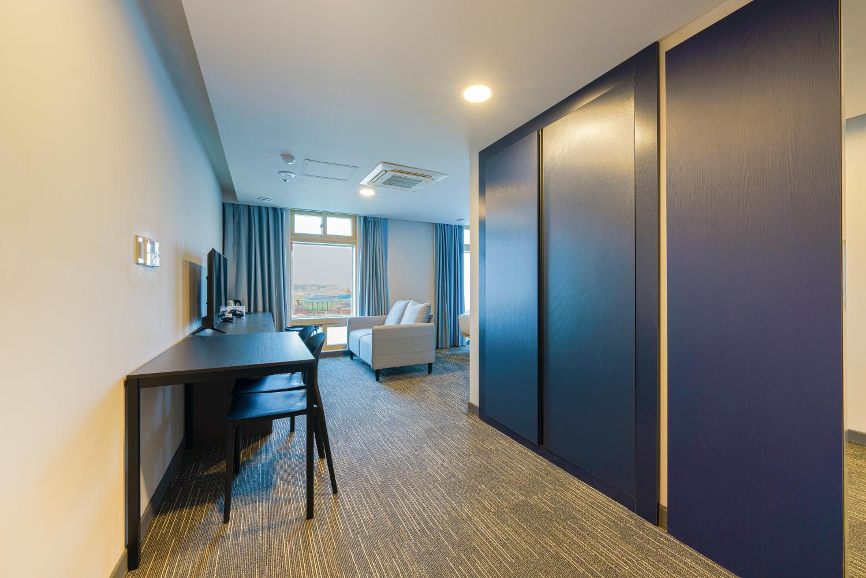 Suite - Photo 3