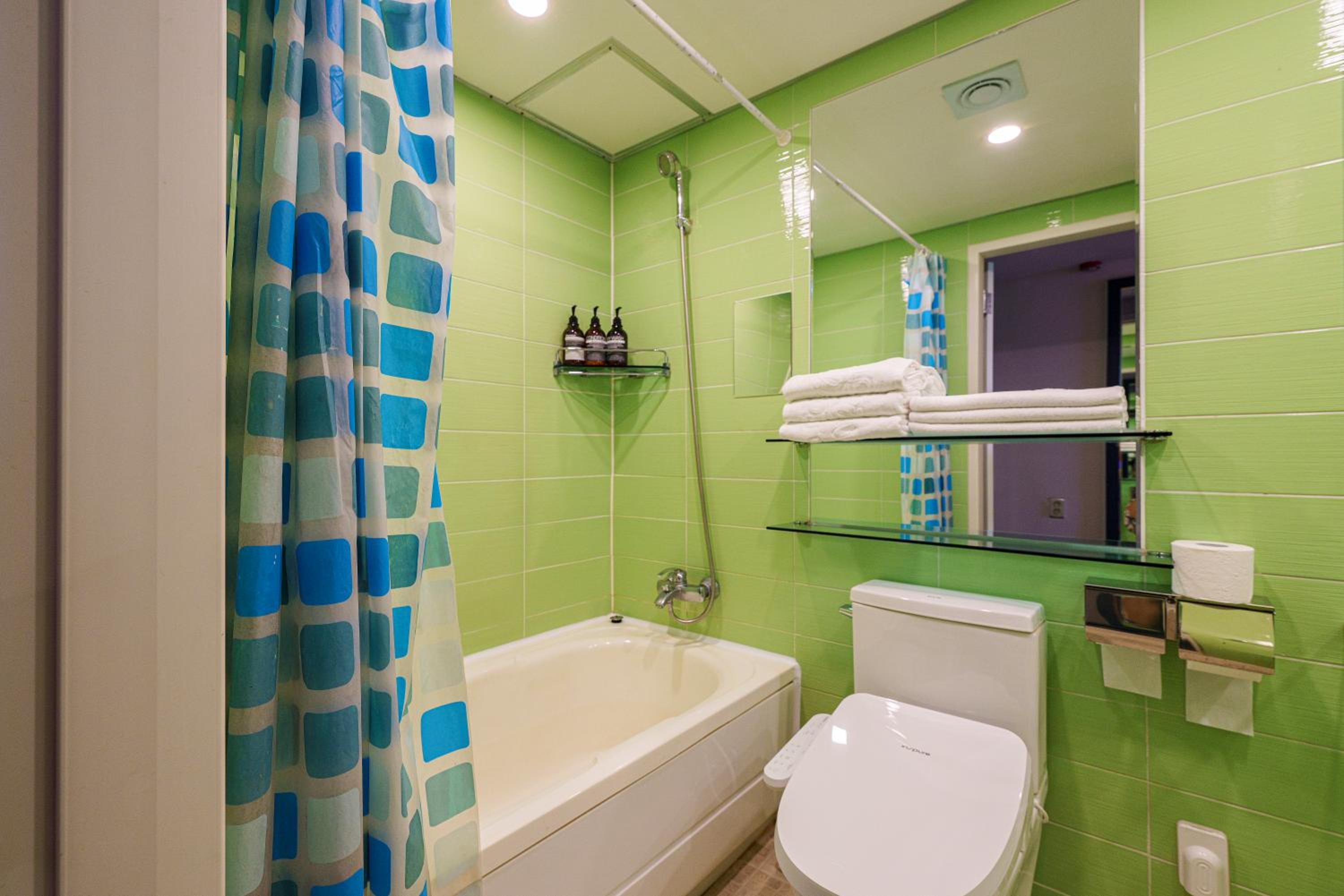 Deluxe Double or Twin Room - Photo 6