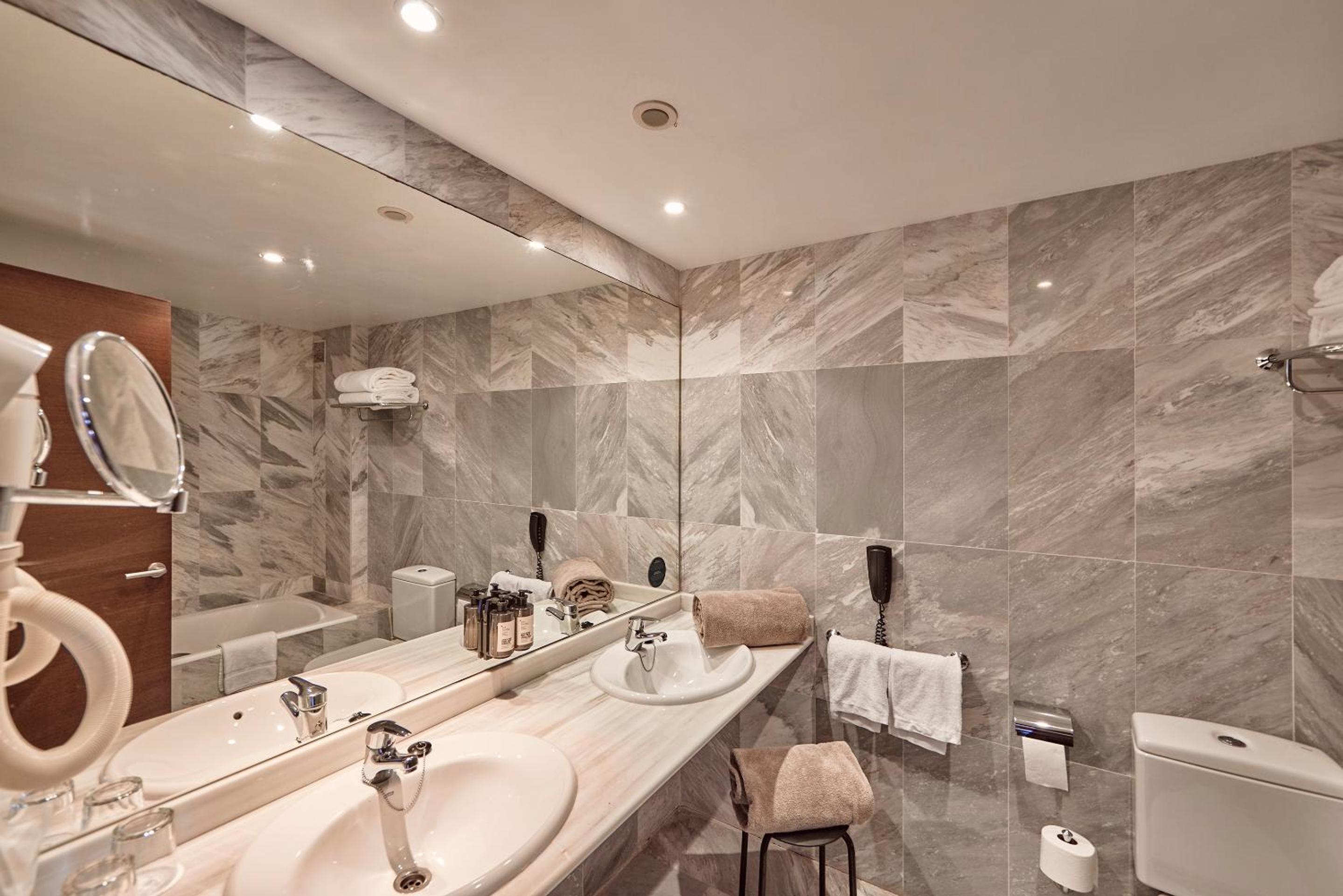 Superior Double or Twin Room with Sea View - Spa Access Not Included - Photo 3