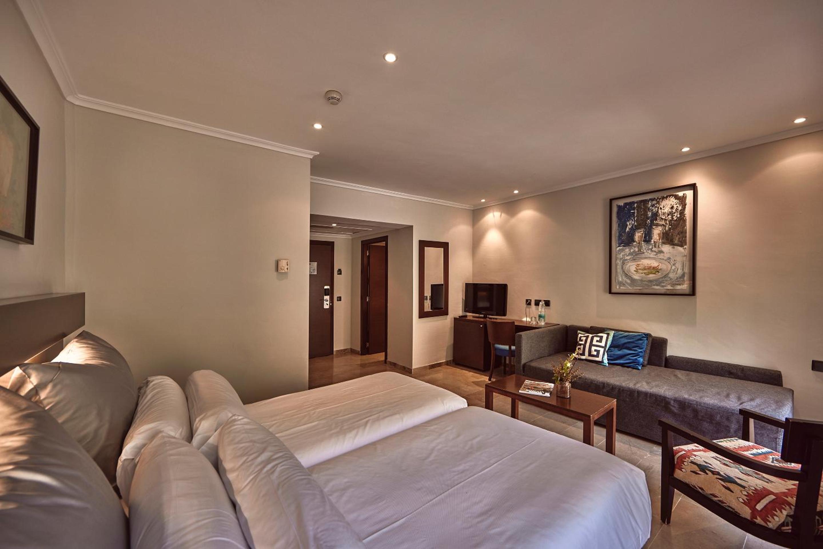 Junior Suite with Garden View - Spa Access Not Included - Photo 2