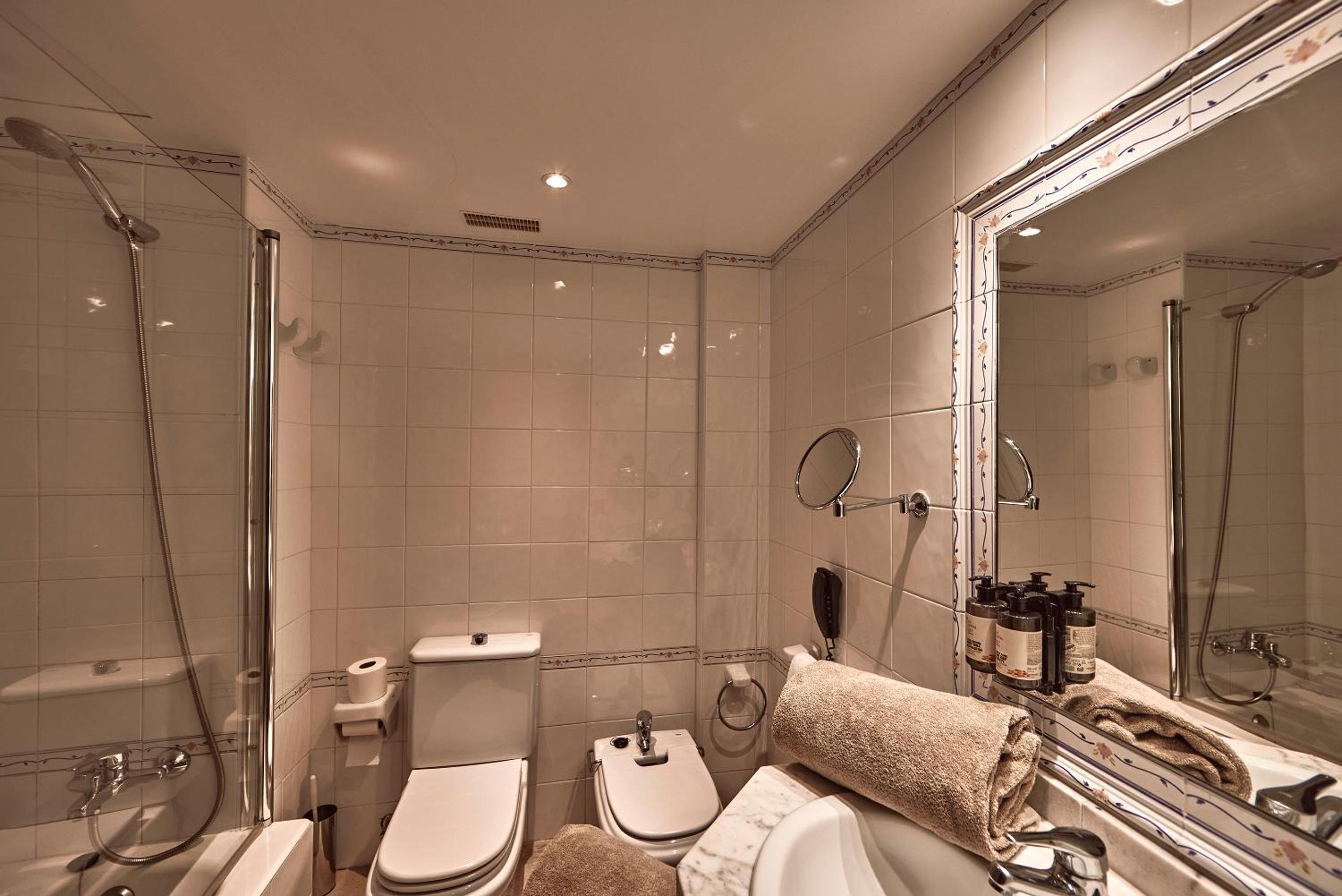 Junior Suite with Garden View - Spa Access Not Included - Photo 5