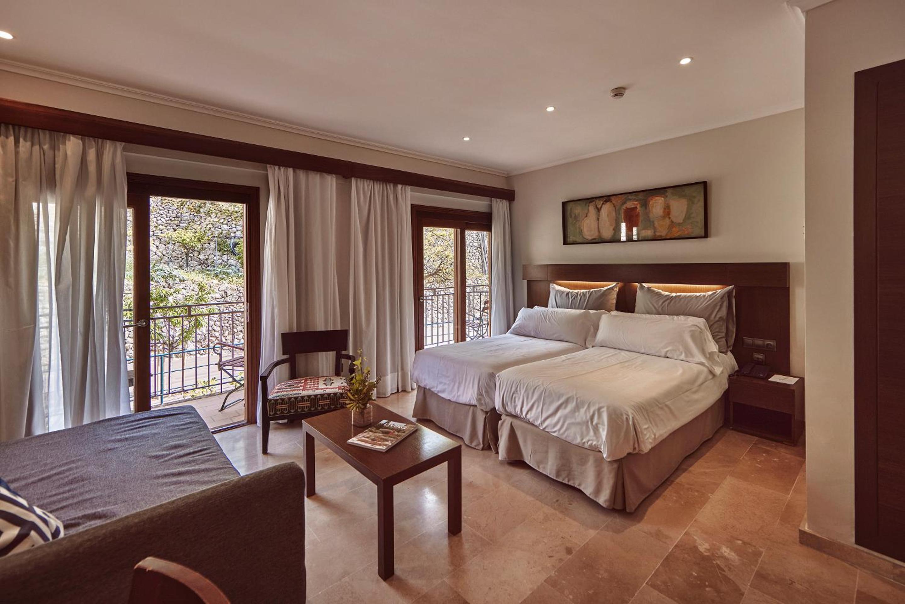 Junior Suite with Garden View - Spa Access Not Included - Photo 1