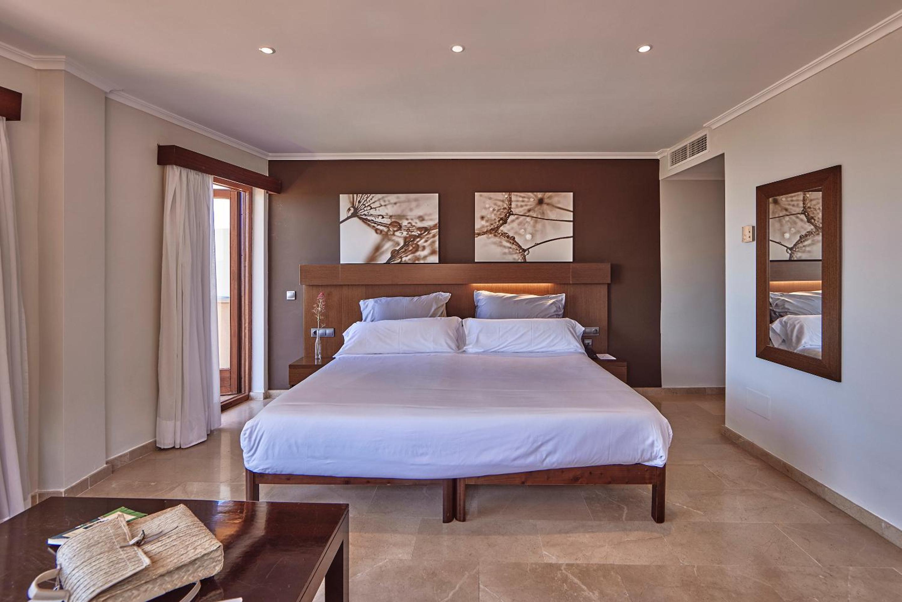 Junior Suite with Balcony and Sea View - Spa Access Not Included - Photo 7