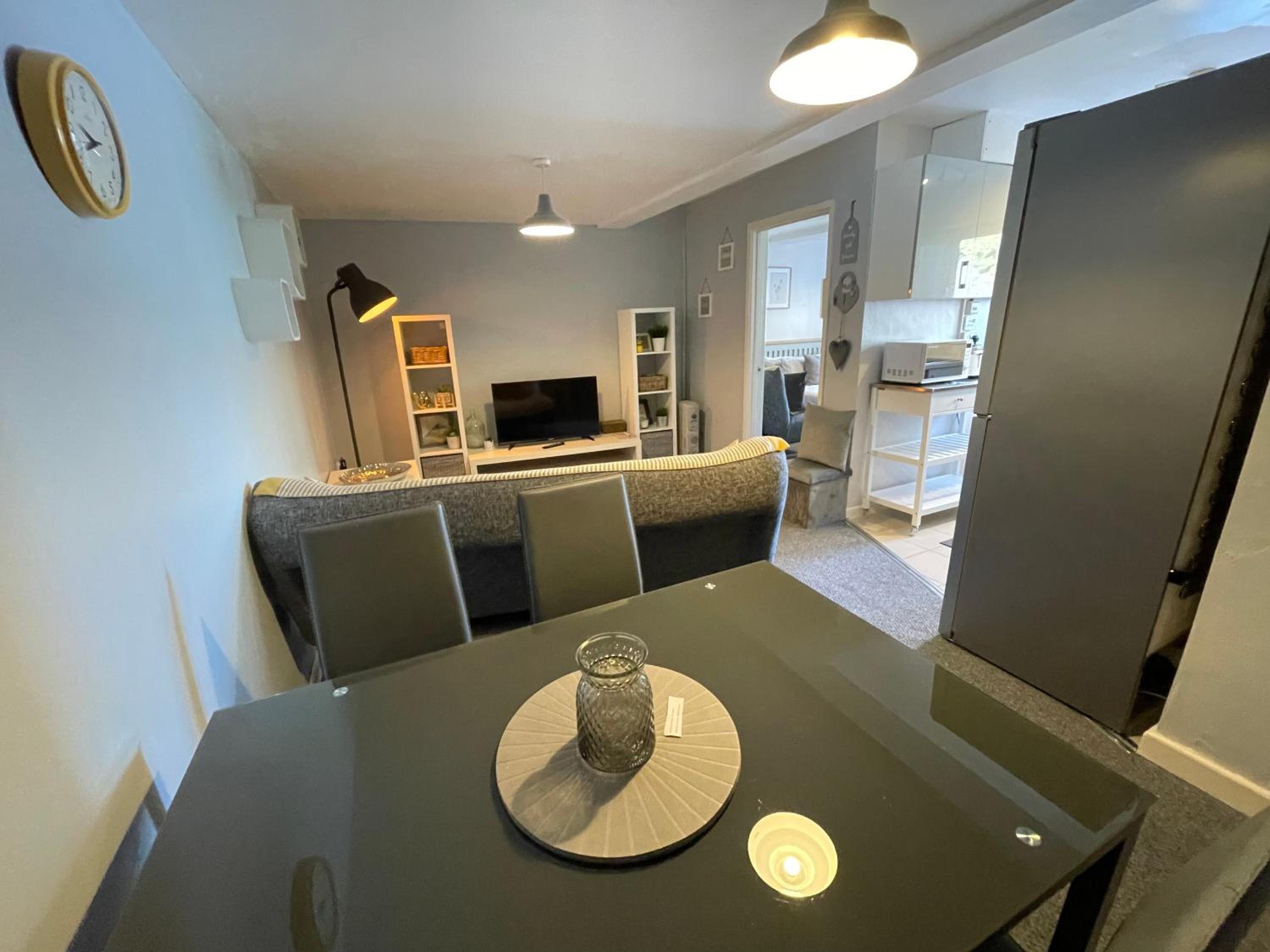 One-Bedroom House - Photo 7