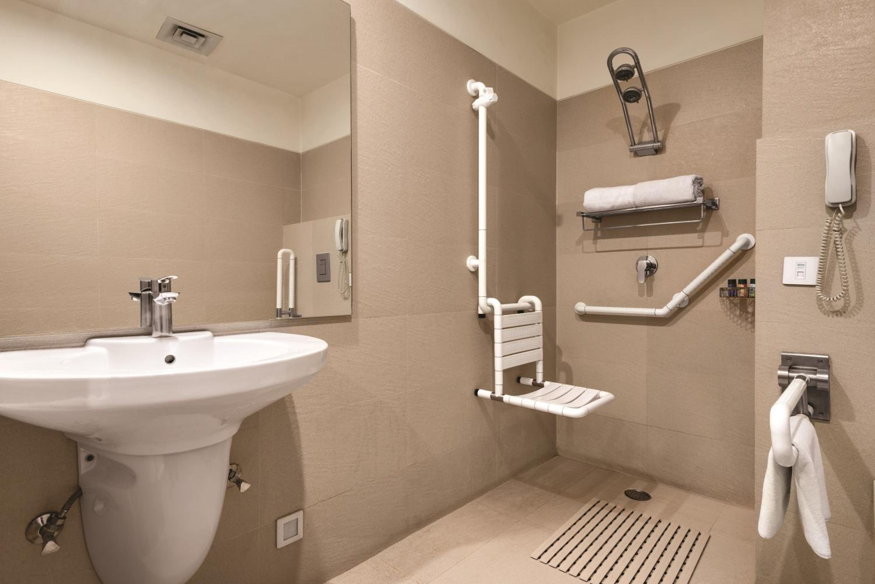 Accessible Executive Room photo 3